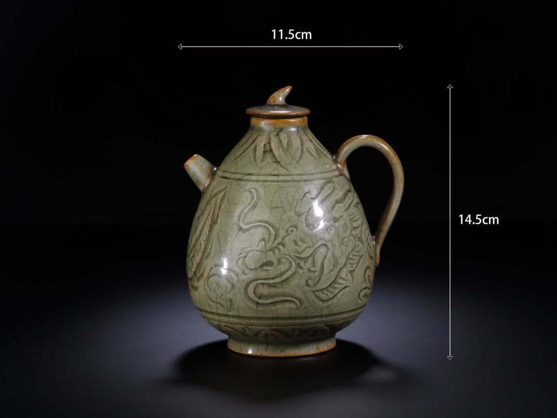 A Song Dynasty Longquan cellar pot: Longquan cellar holds the pot SIZE: H:14.5cm W:11.5cm (The Dimensions Of All Batches Are Manually Measured.If You Need More Detailed Information, Please Contact Our Customer Service Before Bidding.)