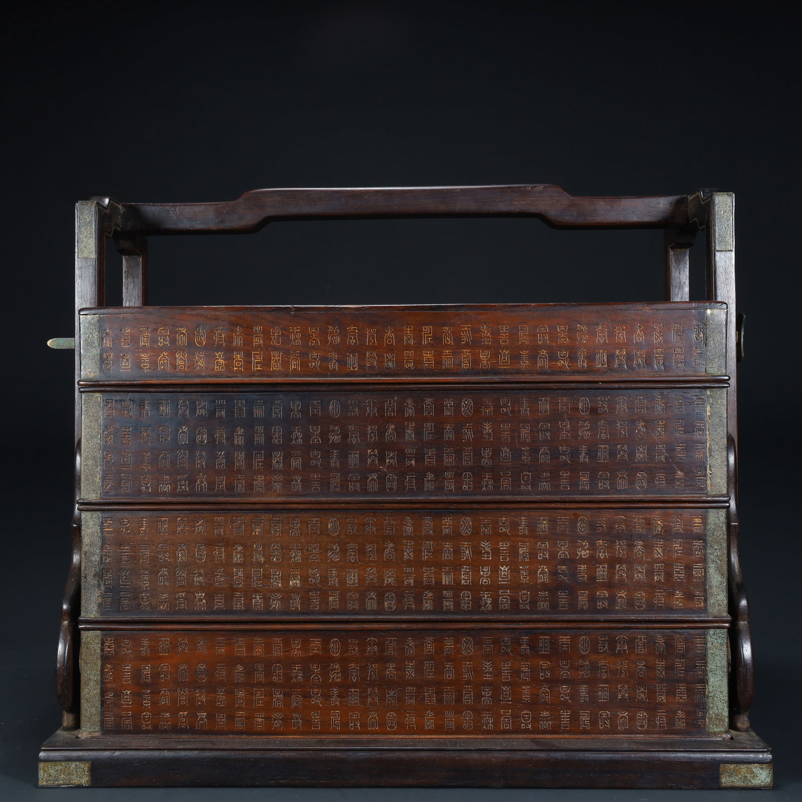 A Qing Dynasty rosewood gold-painted "Wanshou pattern" carrying box: Qing Dynasty rosewood gold-painted "Wanshou pattern" box SIZE: H:30.5cm L:36cm W:24cm W:4.9kg (The Dimensions Of All Batches Are Manually Measured.If You Need More Detailed Information, Please Contact