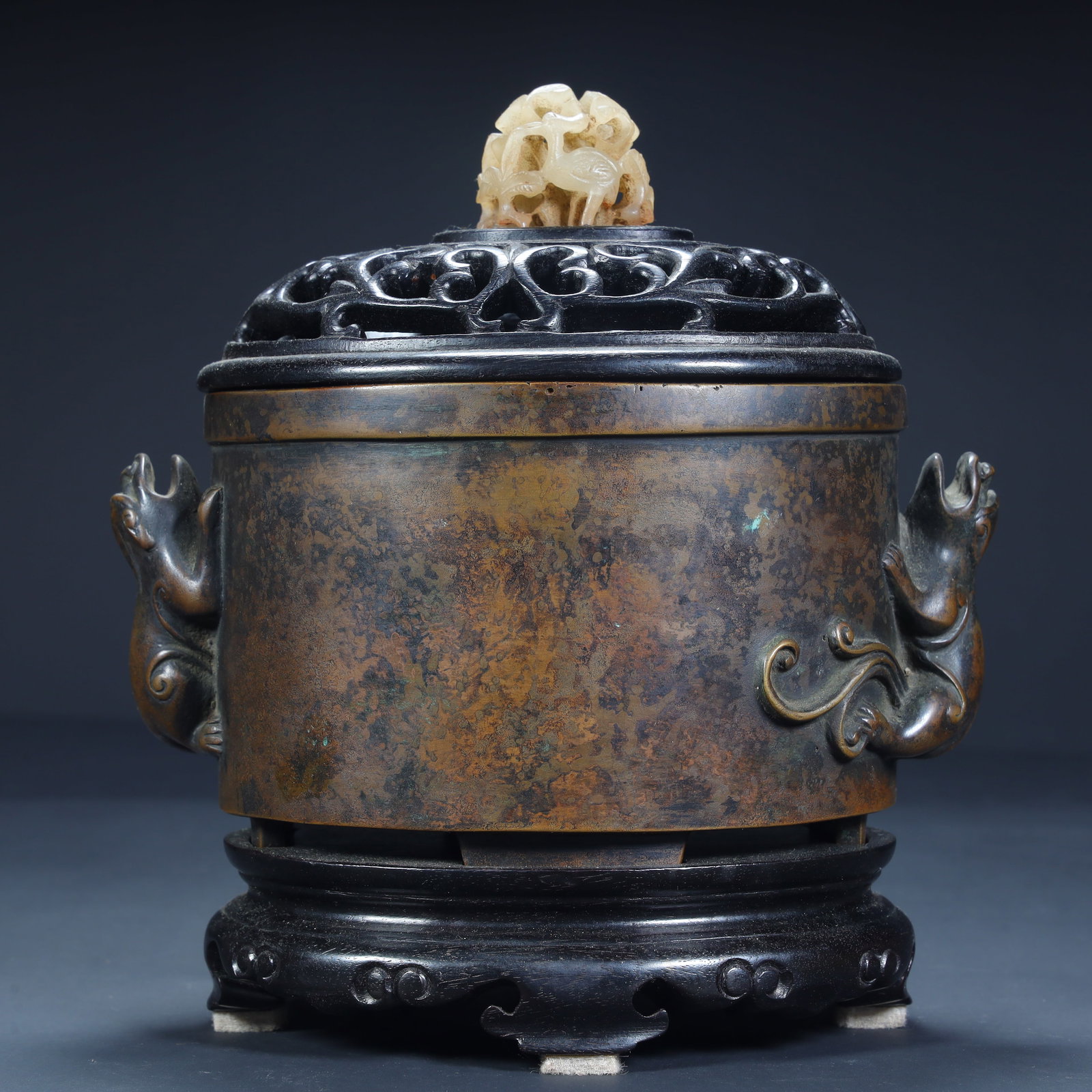 A piece of Qing Dynasty copper tire dragon ear aromatherapy: Qing Dynasty copper fetal dragon ear aromatherapy SIZE: H:18cm L:17.5cm W:10.7cm W:2.4kg (The Dimensions Of All Batches Are Manually Measured.If You Need More Detailed Information, Please Contact Our