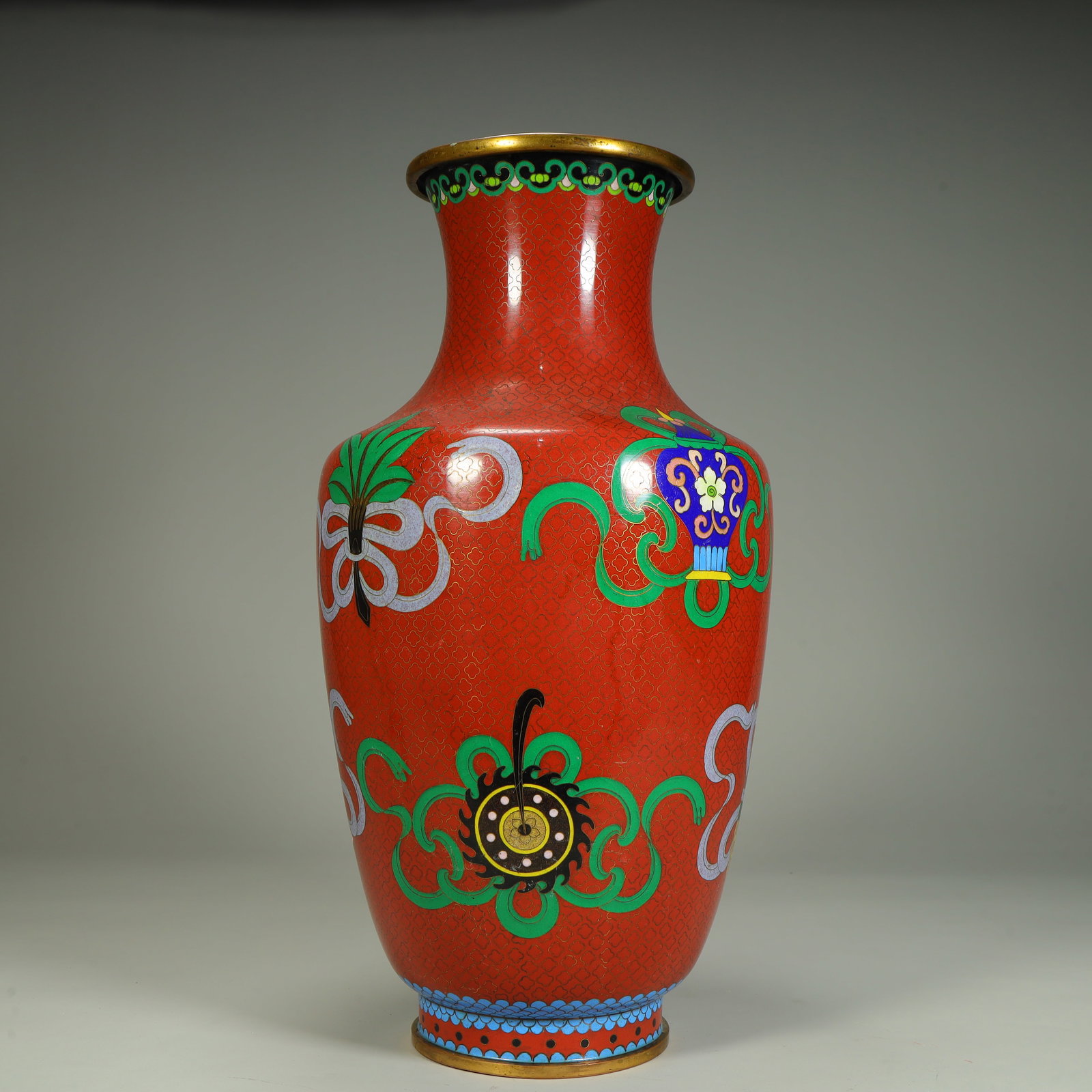 A Qing Dynasty cloisonné enamel eight treasure pattern appreciation bottle: Qing Dynasty cloisonné enamel eight treasure pattern appreciation bottle SIZE: H:39cm??L:19cm??W:19cm W:2.2kg (The Dimensions Of All Batches Are Manually Measured.If You Need More Detailed Informatio