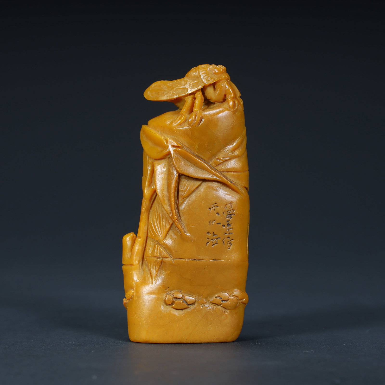 A Qing Dynasty Tian Huangshi "blockbuster" crest seal,: Qing Dynasty Tian Huangshi "blockbuster" pattern seal, SIZE: H:7.5cm L:3.2cm W:2.2cm W:78.9g (The Dimensions Of All Batches Are Manually Measured.If You Need More Detailed Information, Please Contact 