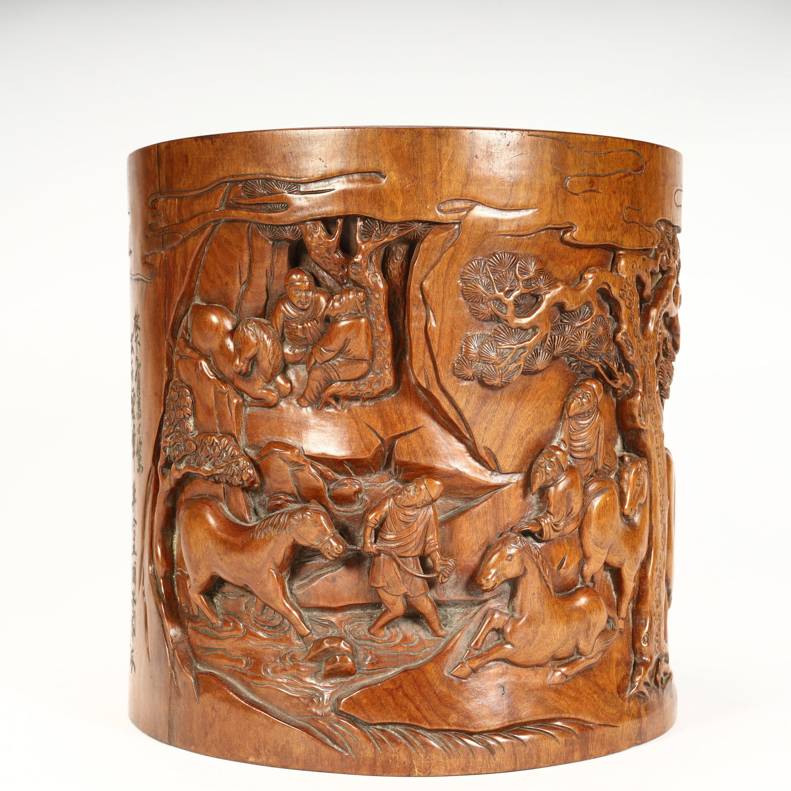 A Qing Dynasty wood carving horse washing pattern pen holder: Qing Dynasty wood carving horse washing pattern pen holder SIZE: H:16.5cm L:17cm W:16.5cm W:1583g (The Dimensions Of All Batches Are Manually Measured.If You Need More Detailed Information, Please Con