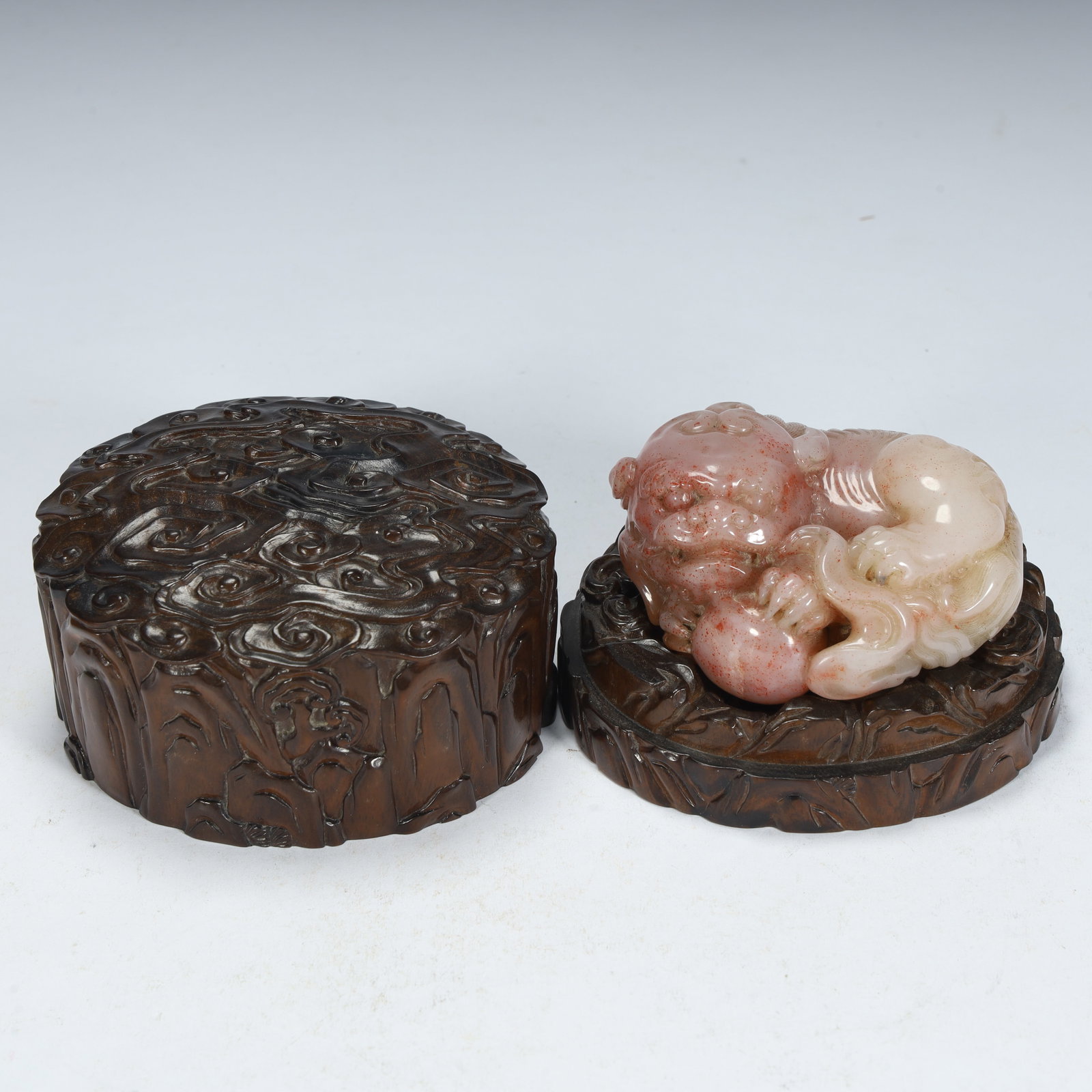 A Qing Dynasty Shoushan stone carving auspicious beast ornament: Qing Dynasty Shoushan stone carving auspicious beast ornament SIZE: H: 3cm L: 6.5cm W: 5.5cm W: 159g Box H: 5.5cm L: 8.5cm W: 7cm W: 163.4g (The Dimensions Of All Batches Are Manually Measured.If You