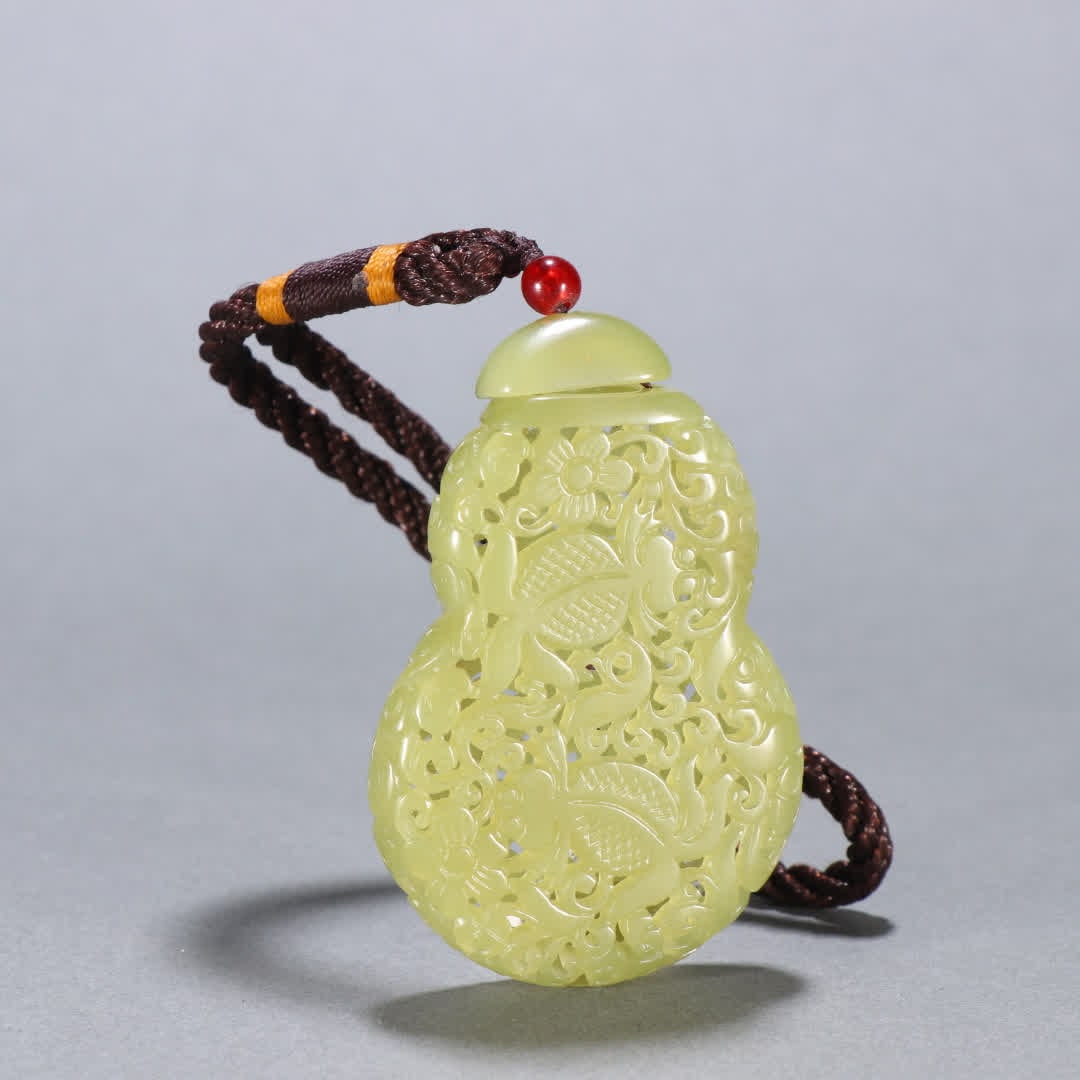 A Qing Dynasty Hetian topaz carved sachet pendant (1 of 9)