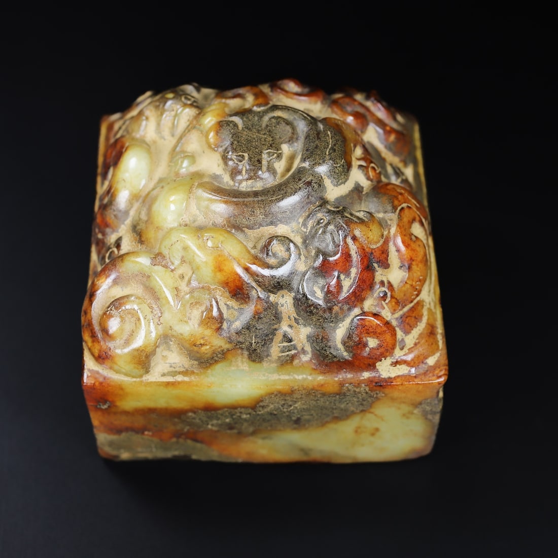 An Exquisite White Jade Dragon Pattern Seal: An Exquisite White Jade Dragon Pattern Seal Han Dynasty, China Size:7.7cmx8.3cmx8.5cm Weight:1.091kg (The Dimensions Of All Batches Are Manually Measured.If You Need More Detailed Information, Please