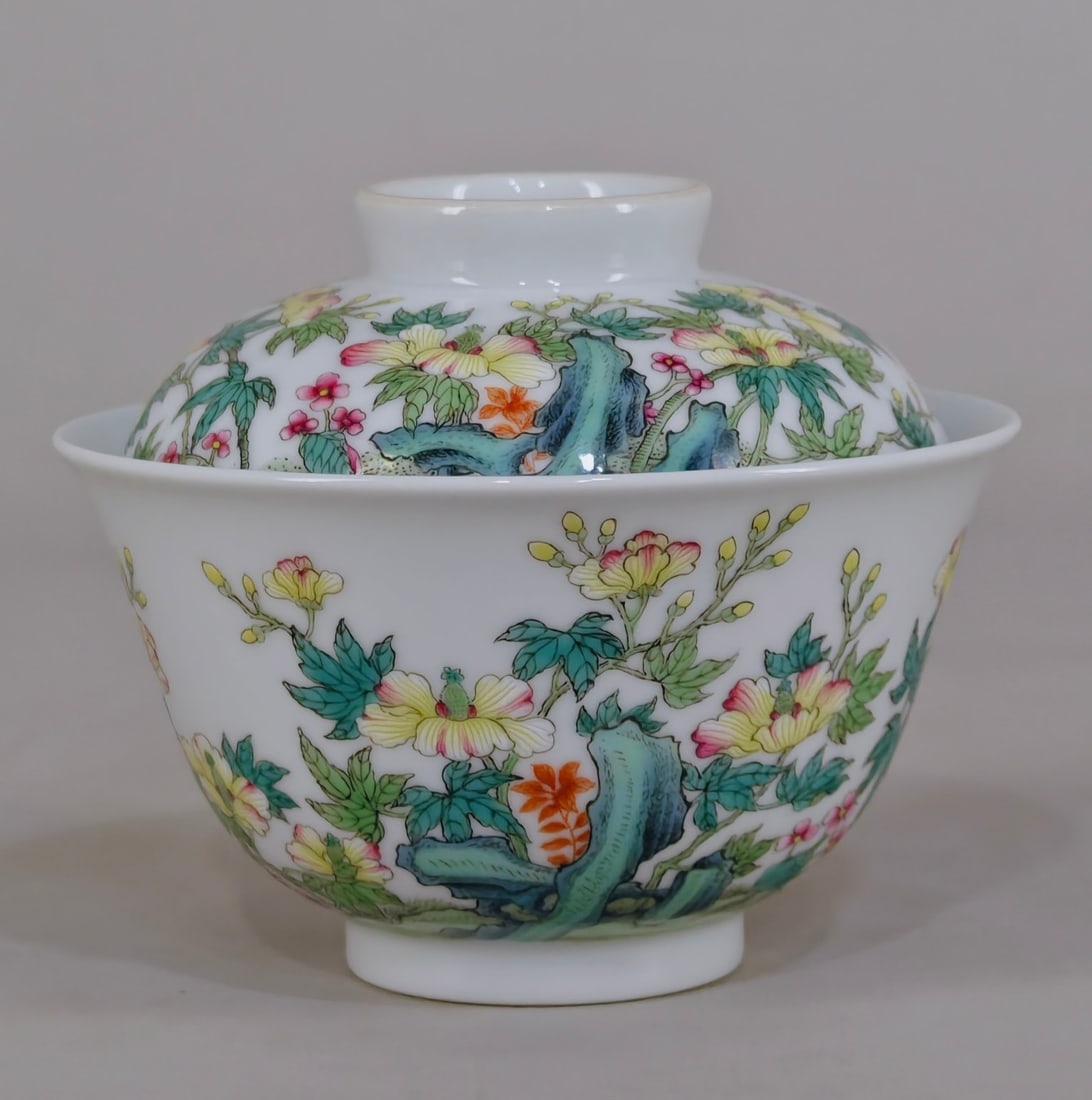 An Exquisite Famille-Rose Flower Pattern Bowl: An Exquisite Famille-Rose Flower Pattern Bowl Qing Dynasty, China Size:8.5cmx10cm (The Dimensions Of All Batches Are Manually Measured.If You Need More Detailed Information, Please Contact Our Custome