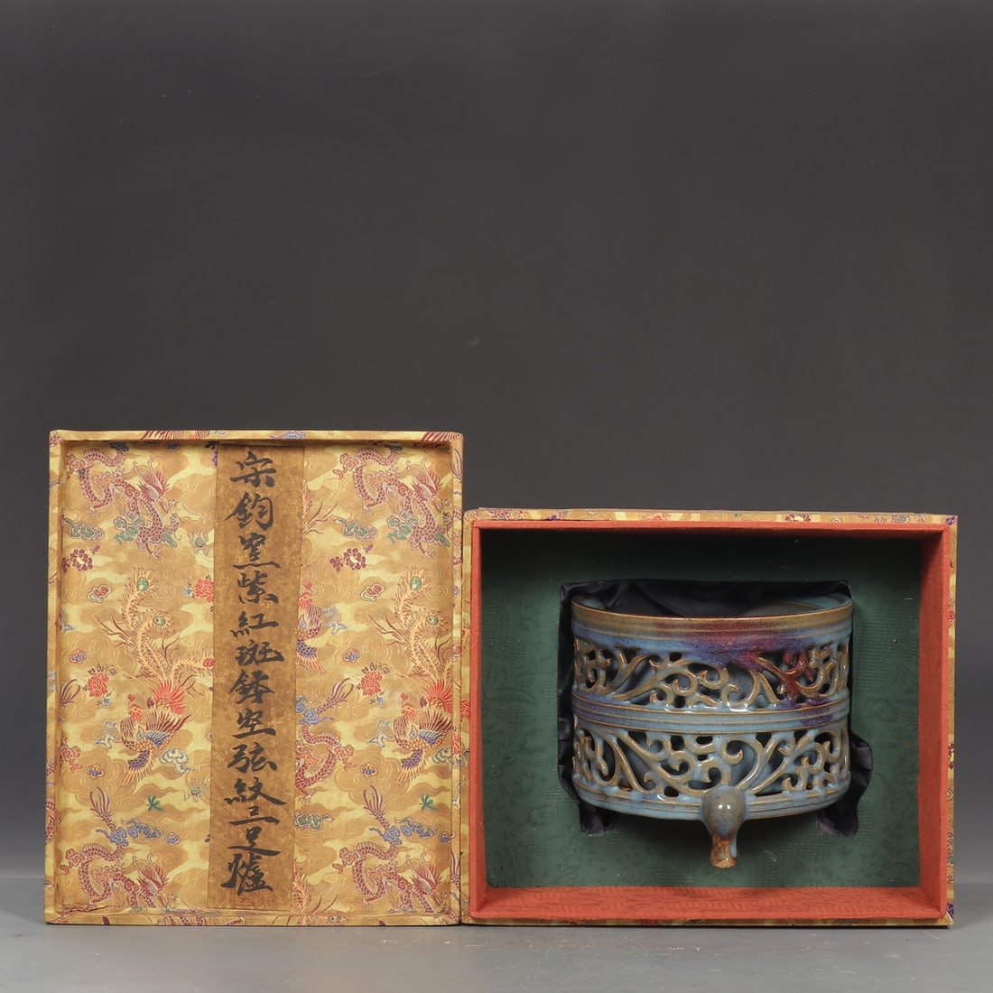 An Exquisite Jun yao Lotus Pattern Tripod Censer: An Exquisite Jun yao Lotus Pattern Tripod Censer Song Dynasty, China Size:15.5cmx18cm (The Dimensions Of All Batches Are Manually Measured.If You Need More Detailed Information, Please Contact Our Cus