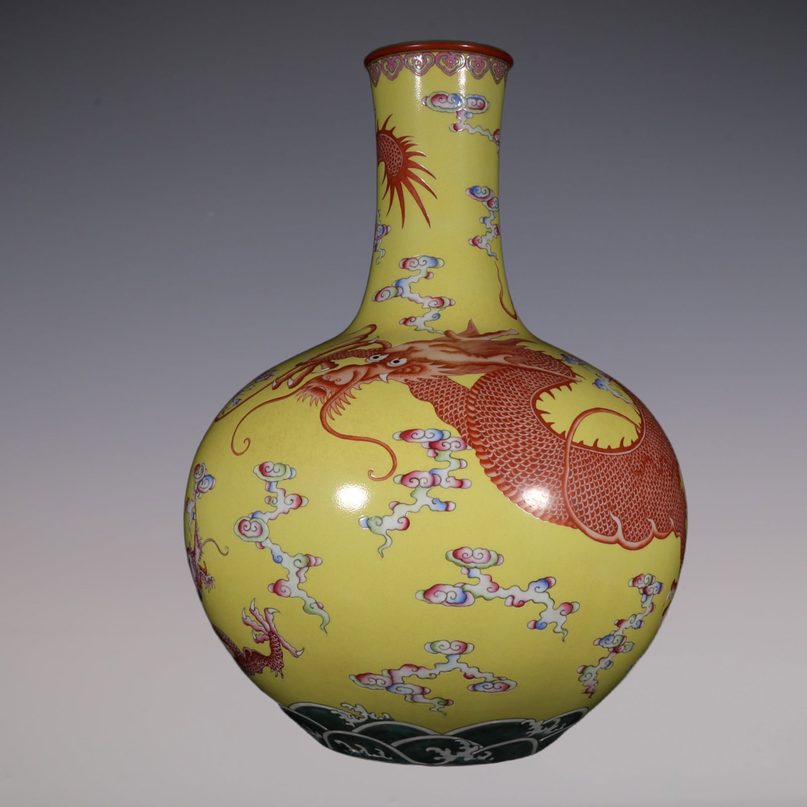 An Exquisite Famille-Rose Seawater Pattern Dragon Pattern Vase: An Exquisite Famille-Rose Seawater Pattern Dragon Pattern Vase Qing Dynasty, China Qianlong Six-character Mark Size:52cm (The Dimensions Of All Batches Are Manually Measured.If You Need More Detailed