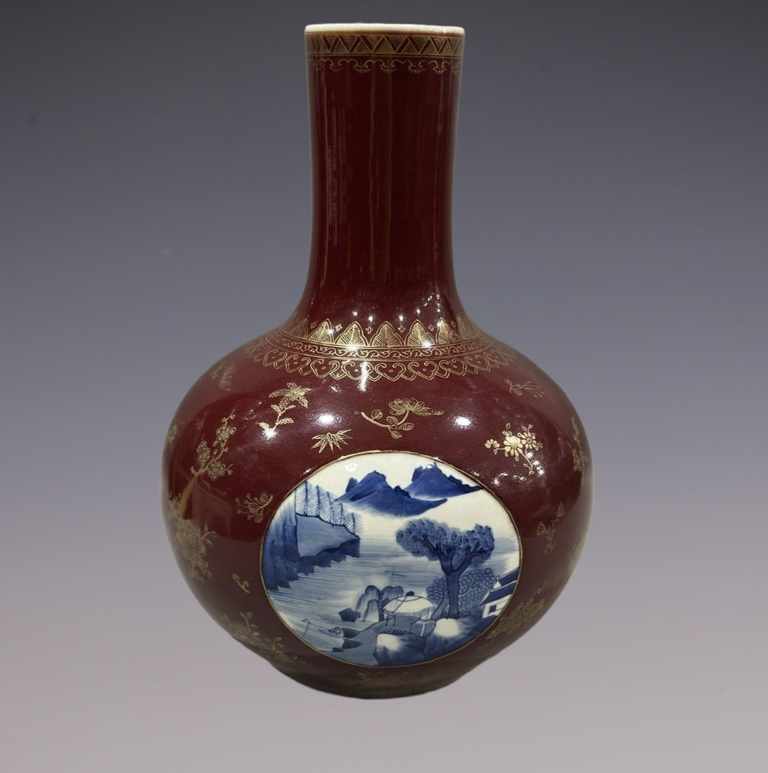 An Exquisite Blue and White Ji Red Glazed Painted Gold Landscape Pattern Flower Pattern Vase: An Exquisite Blue and White Ji Red Glazed Painted Gold Landscape Pattern Flower Pattern Vase Qing Dynasty, China Kangxi Six-character Mark Size:35cm (The Dimensions Of All Batches Are Manually Measure