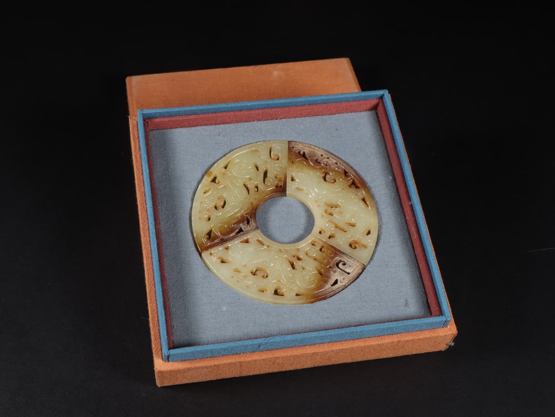 A Set of Fine White Jade Dragon Pattern Ornament: A Set of Fine White Jade Dragon Pattern Ornament Han Dynasty, China Size:8.5cmx3.3cmx0.5cm Weight:87g (The Dimensions Of All Batches Are Manually Measured.If You Need More Detailed Information, Please