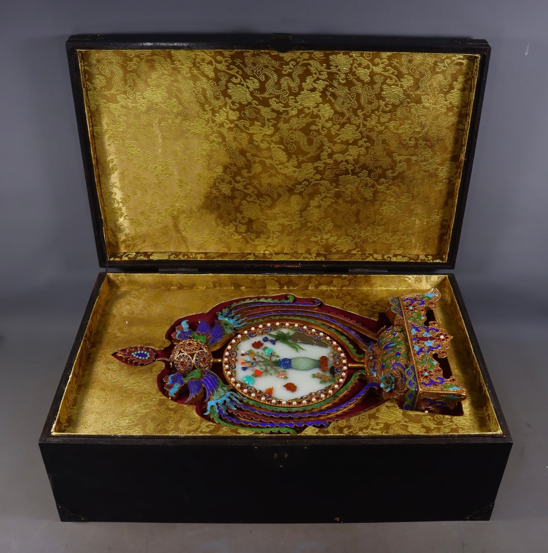 An Exquisite Gilt Bronze Inlaid Gems Phoenix Pattern Flower Pattern Screen (1 of 9)