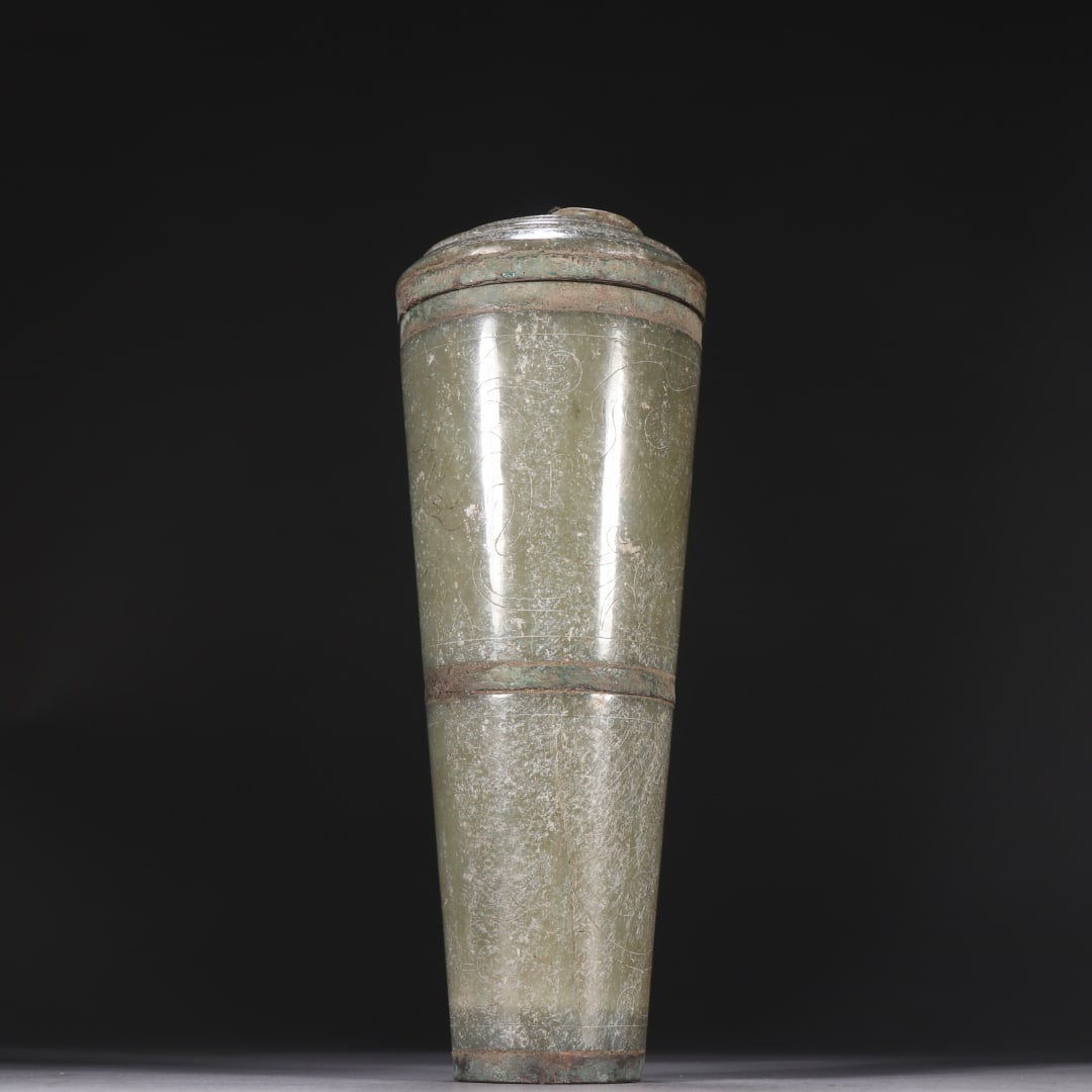 An Exquisite White Jade Brush Pot: An Exquisite White Jade Brush Pot Han Dynasty, China Size:20cmx7cm Weight:355.6g (The Dimensions Of All Batches Are Manually Measured.If You Need More Detailed Information, Please Contact Our Customer