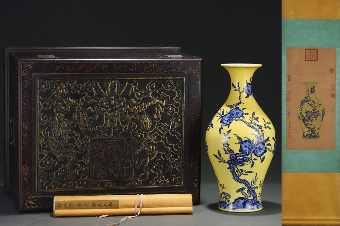 An Exquisite Blue and White Melon and Fruit Pattern Vase: An Exquisite Blue and White Melon and Fruit Pattern Vase Qing Dynasty, China Qianlong Six-character Mark Without frame Size:62cmx30cm Size:39.5cmx19.5cm (The Dimensions Of All Batches Are Manually Mea