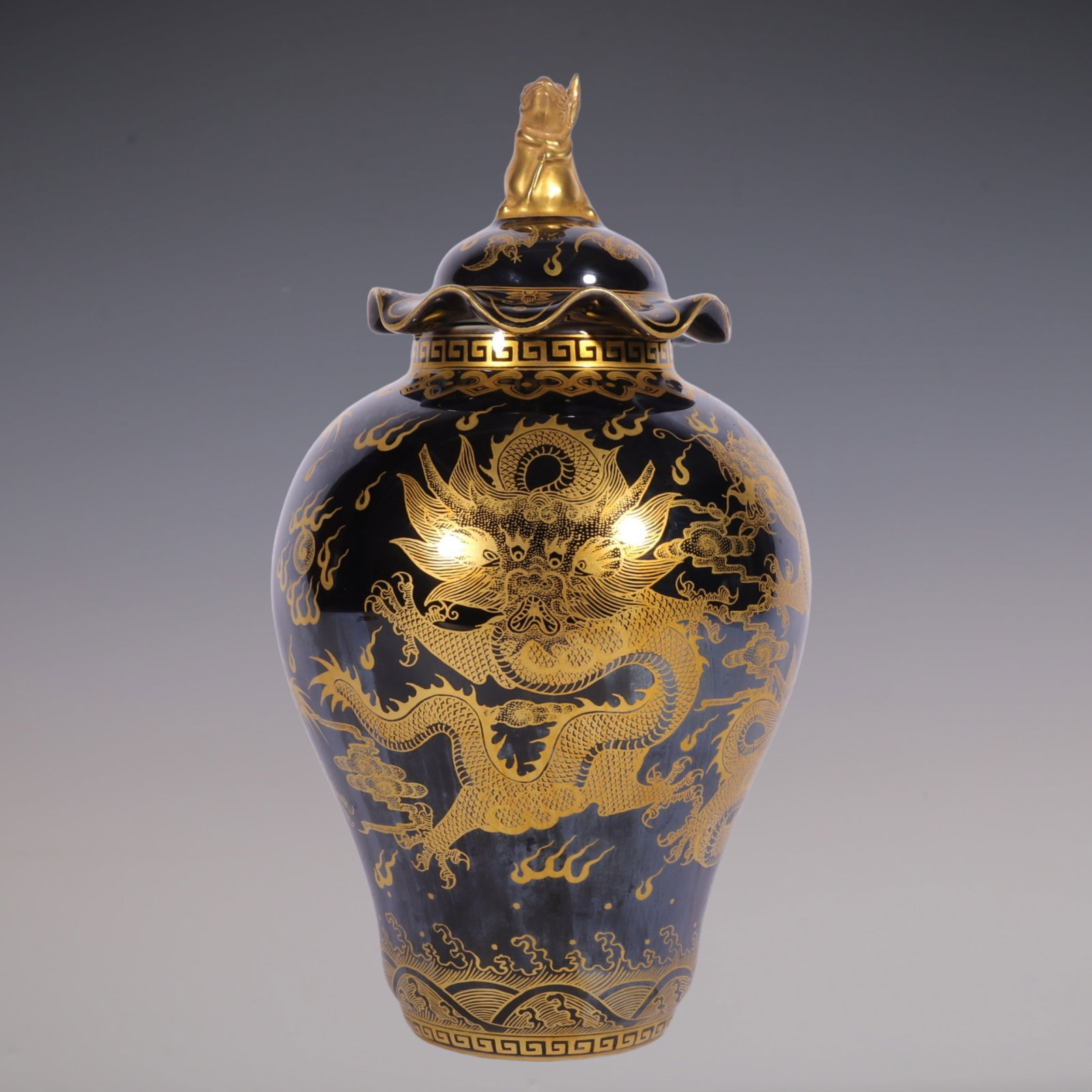 An Exquisite Ji Blue Glazed Painted Gold Dragon Pattern Seawater Pattern Tea Caddy: An Exquisite Ji Blue Glazed Painted Gold Dragon Pattern Seawater Pattern Tea Caddy Qing Dynasty, China Qianlong Six-character Mark Size:23cmx11.8cm (The Dimensions Of All Batches Are Manually Measured