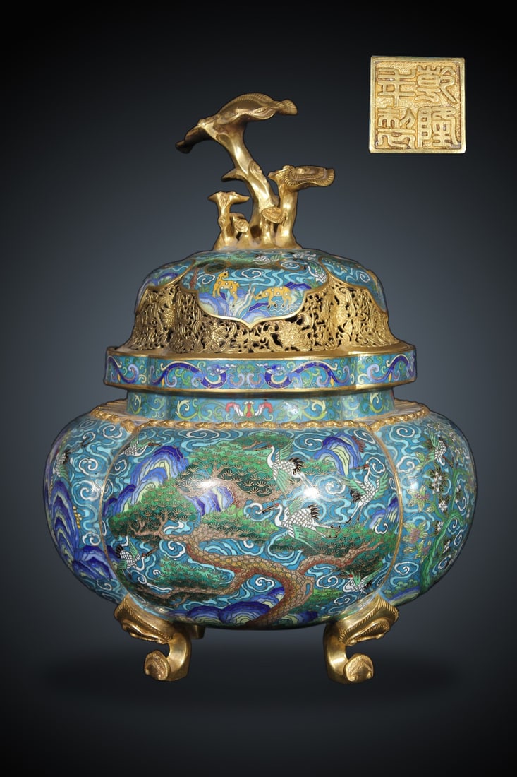 An Exquisite Cloisonne Dragon Pattern Lotus Pattern Pine and Crane Pattern Censer: An Exquisite Cloisonne Dragon Pattern Lotus Pattern Pine and Crane Pattern Censer Qing Dynasty, China Qianlong Four-character Mark Size:44cmx32cm Weight:13.95kg (The Dimensions Of All Batches Are Manu