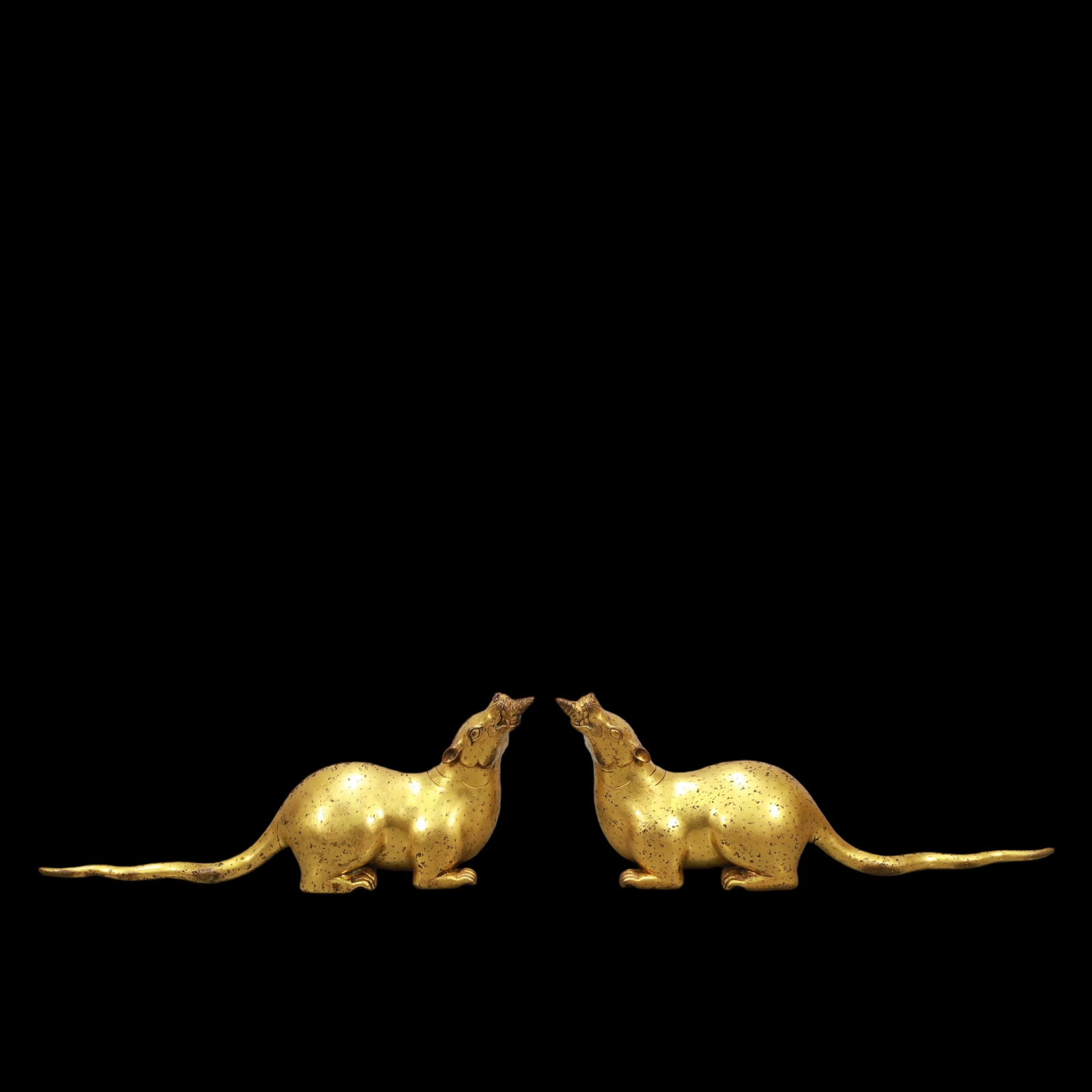 A Exquisite A pair of Gilt Bronze Rat: A Exquisite A pair of Gilt Bronze Rat Ming Dynasty, China Size:39cmx9cmx17cm Weight:5800g (The Dimensions Of All Batches Are Manually Measured.If You Need More Detailed Information, Please Contact Our