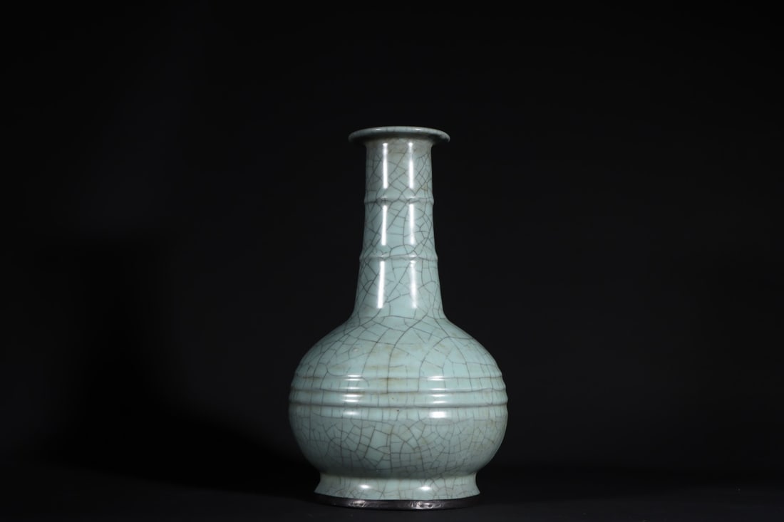 An Exquisite Guan yao Celadon Glazed Vase (1 of 9)