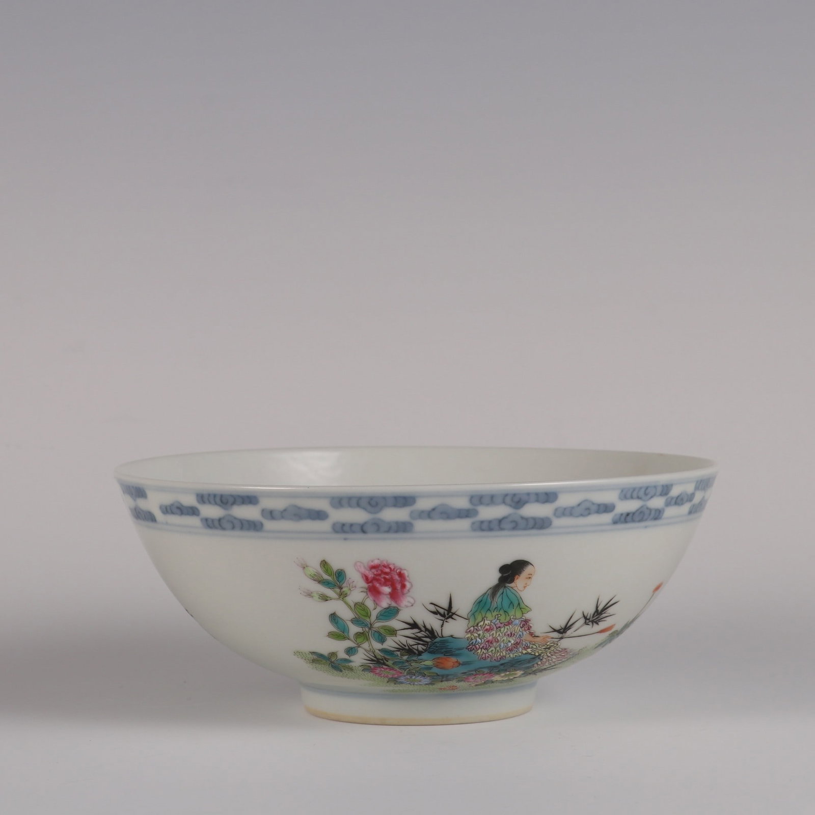 An Exquisite Famille-Rose Blue and White Character and Story Pattern Bowl: An Exquisite Famille-Rose Blue and White Character and Story Pattern Bowl Qing Dynasty, China Yongzheng Six-character Mark Size:6cmx14.5cm (The Dimensions Of All Batches Are Manually Measured.If You N
