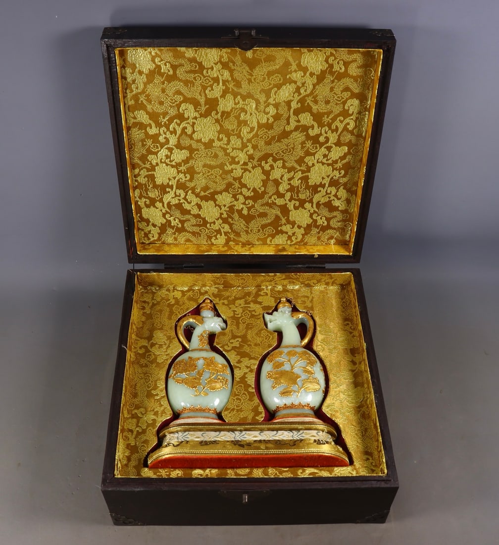 A Pair of Exquisite White Jade Inlaid Covered silver-gilt Dragon and Phoenix Pattern Flower Pattern (1 of 9)