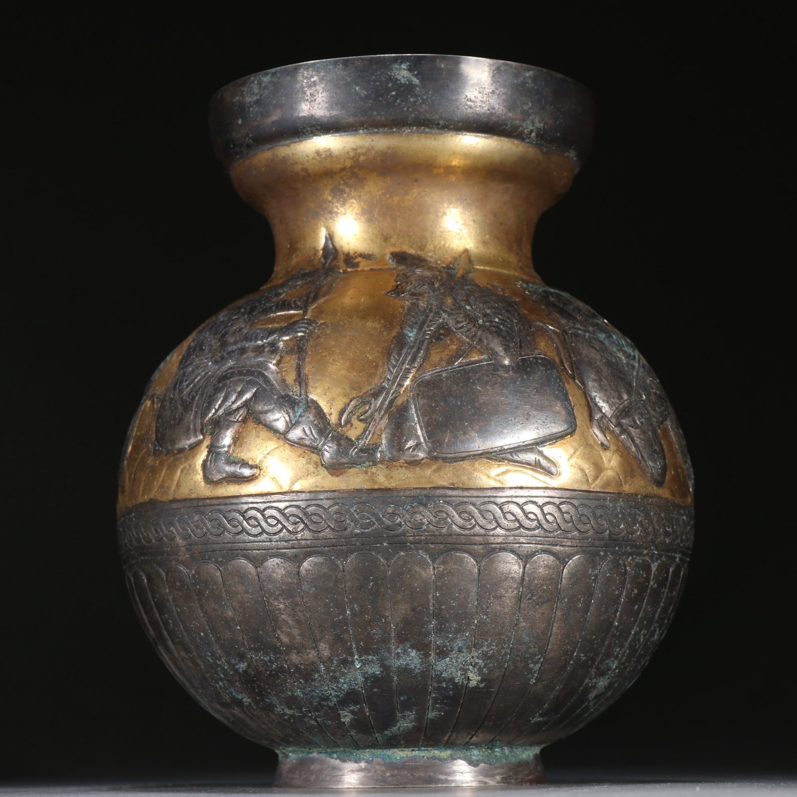 An Exquisite Gilt Silver Character and Story Pattern Vase: An Exquisite Gilt Silver Character and Story Pattern Vase Qing Dynasty, China Size:17.5cmx14cm Weight:553.5g (The Dimensions Of All Batches Are Manually Measured.If You Need More Detailed Information,