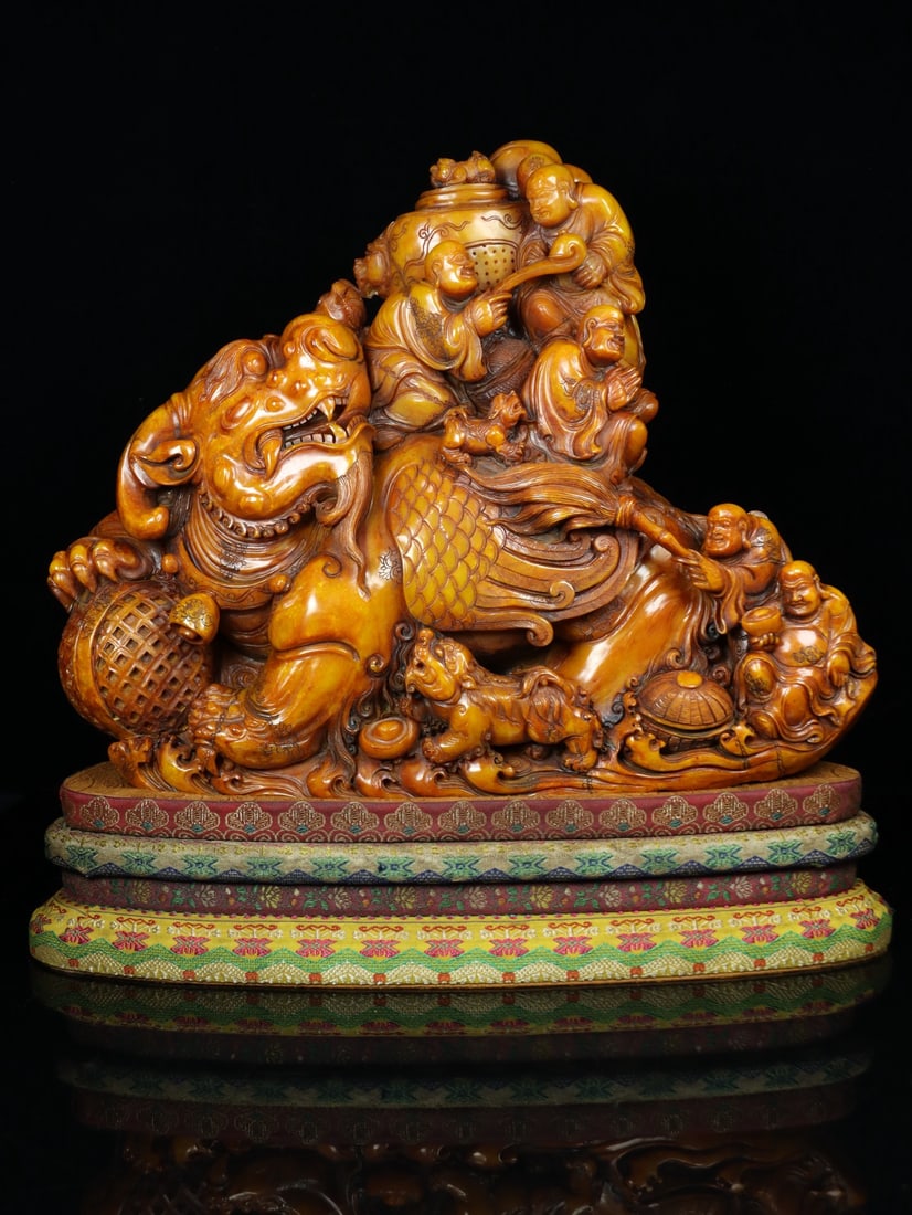 An Exquisite Tianhuang Stone Auspicious Beast Ornament: An Exquisite Tianhuang Stone Auspicious Beast Ornament Qing Dynasty, China Size:36cmx41cmx13cm Weight:14.01kg (The Dimensions Of All Batches Are Manually Measured.If You Need More Detailed Information