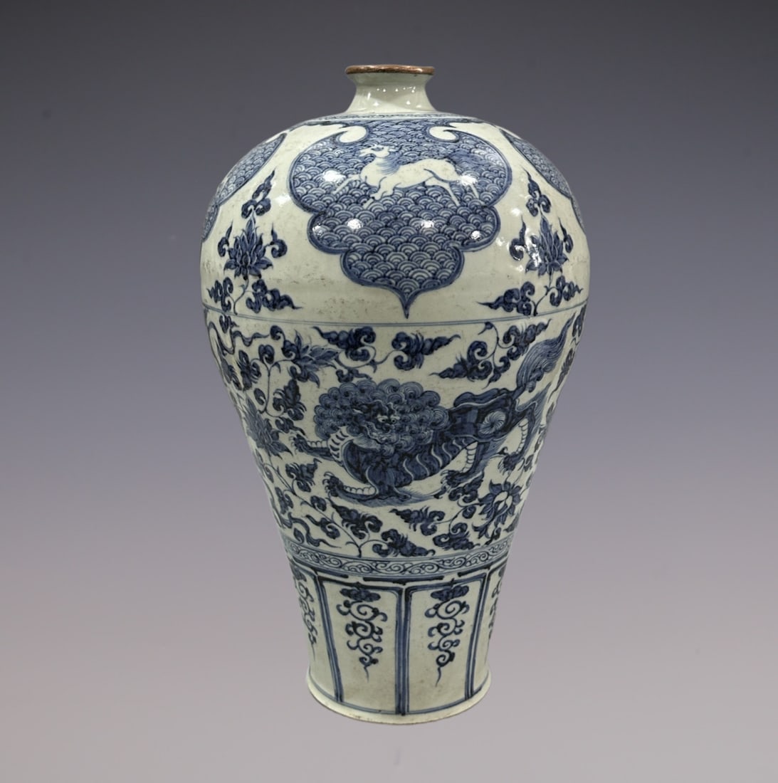 An Exquisite Blue and White Lotus Pattern Lion Pattern Vase: An Exquisite Blue and White Lotus Pattern Lion Pattern Vase Yuan Dynasty, China Size:43cm (The Dimensions Of All Batches Are Manually Measured.If You Need More Detailed Information, Please Contact Our