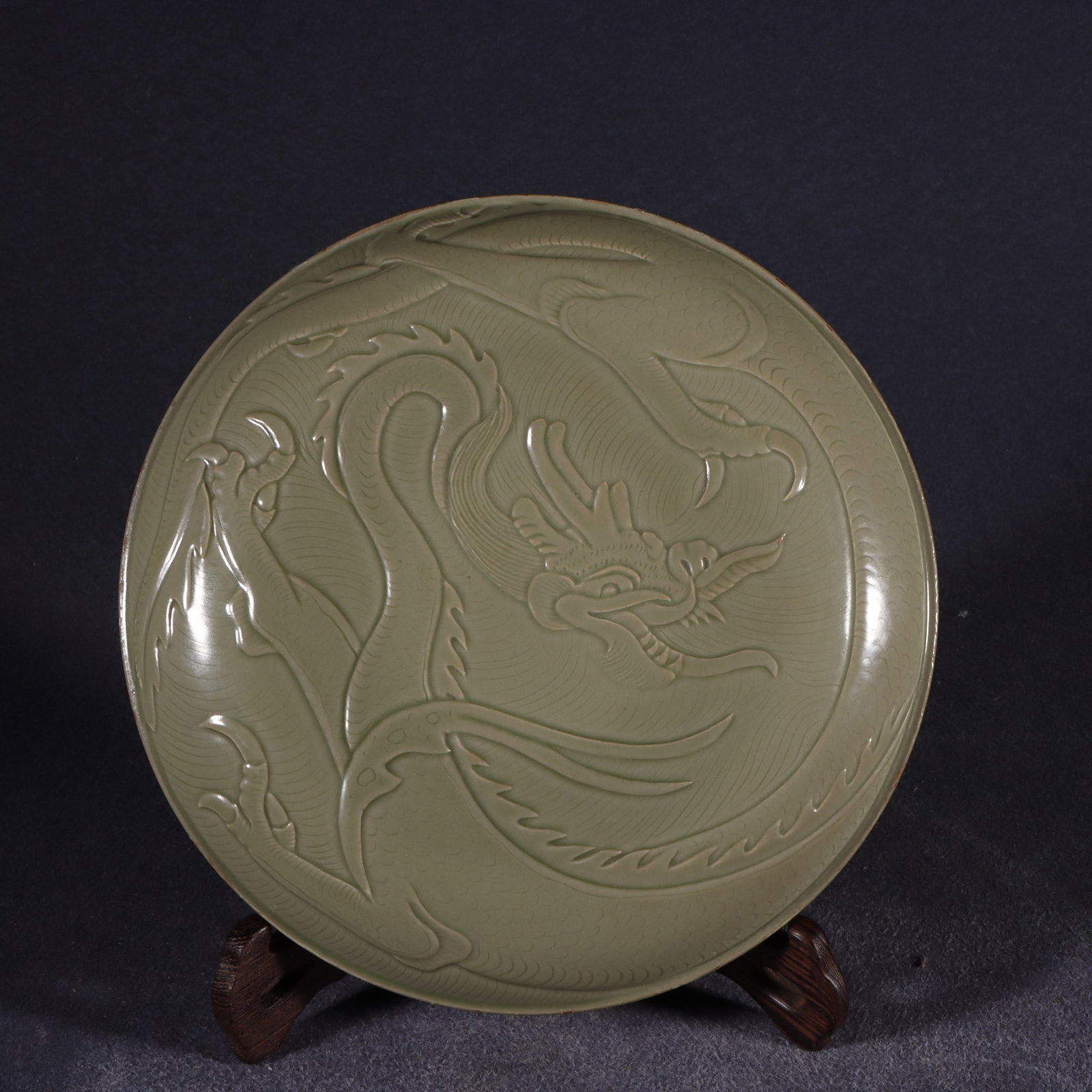 An Exquisite Yue yao Celadon Dragon Pattern Box: An Exquisite Yue yao Celadon Dragon Pattern Box Tang Dynasty, China Size:8cmx20.6cm (The Dimensions Of All Batches Are Manually Measured.If You Need More Detailed Information, Please Contact Our Custo