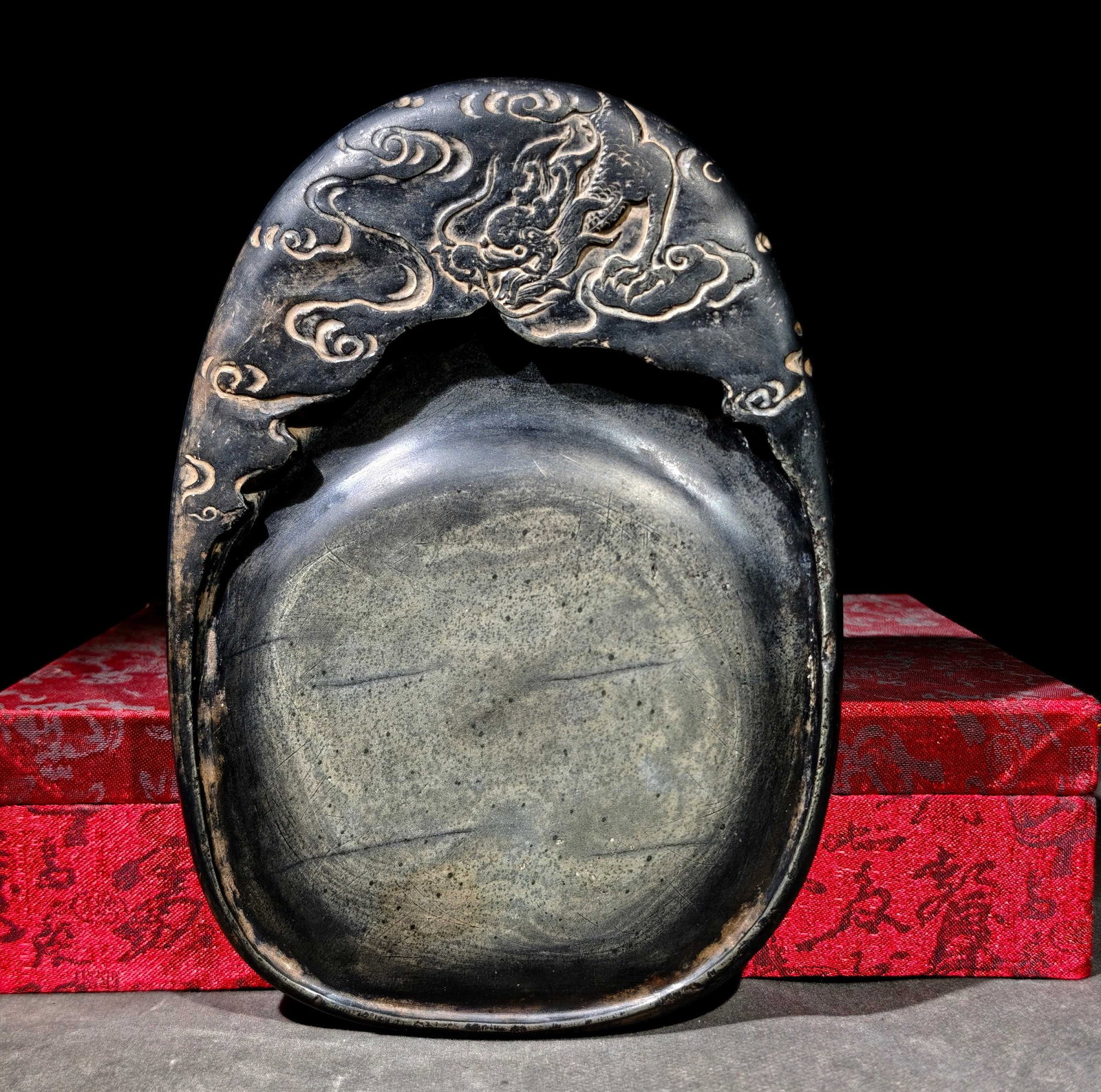 An Exquisite Auspicious Cloud Pattern Dragon Pattern with poem Inkstone: An Exquisite Auspicious Cloud Pattern Dragon Pattern with poem Inkstone Wu changshuo Size:19.5cmx13.8cmx2.5cm (The Dimensions Of All Batches Are Manually Measured.If You Need More Detailed Information