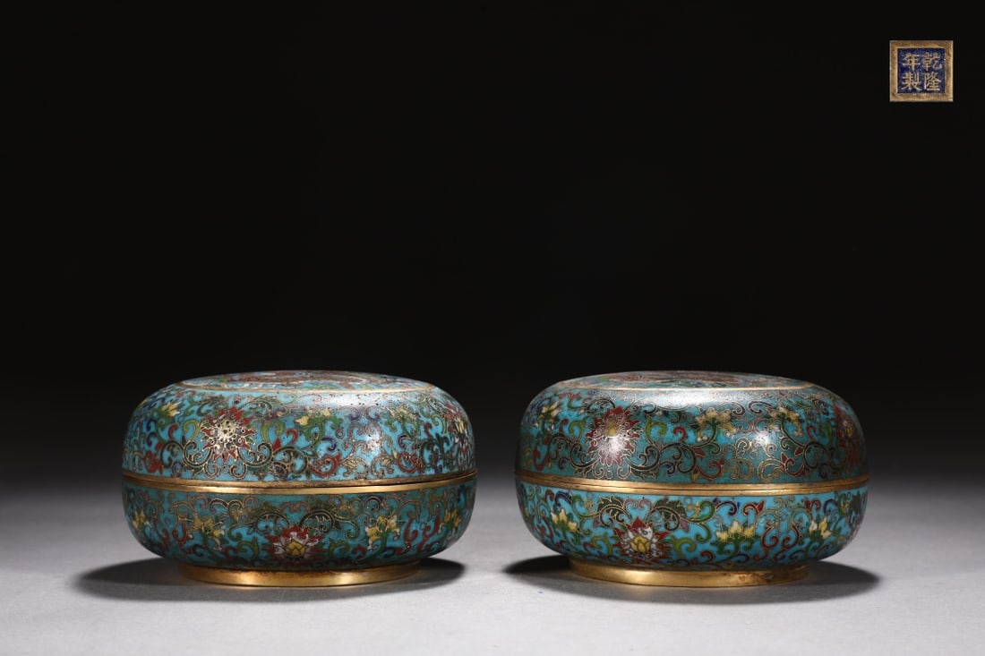 A Pair of Exquisite Cloisonne Lotus Pattern Dragon Pattern Box (1 of 9)
