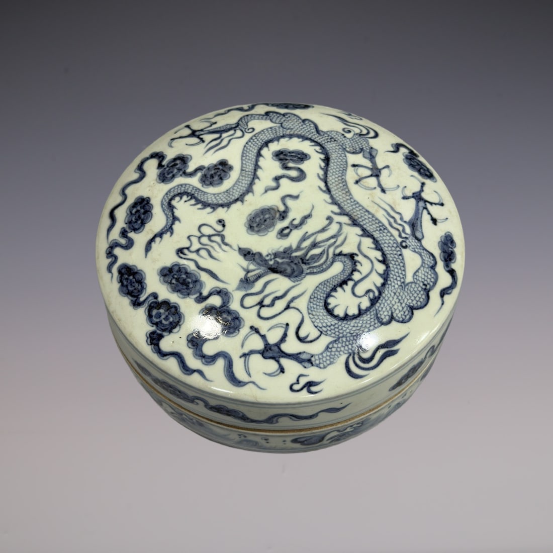 An Exquisite Blue and White Dragon Pattern Box (1 of 9)