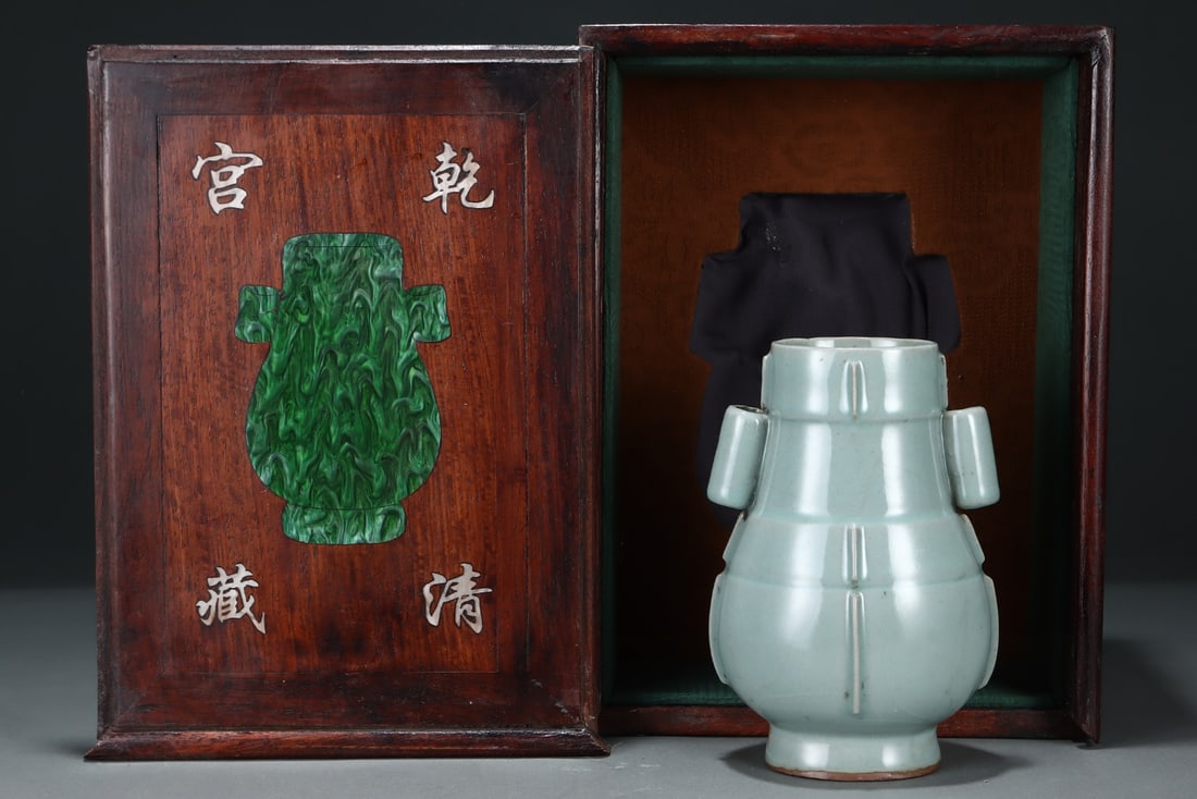 An Exquisite Longquan yao Celadon Glazed Double-Ears Vase (1 of 9)