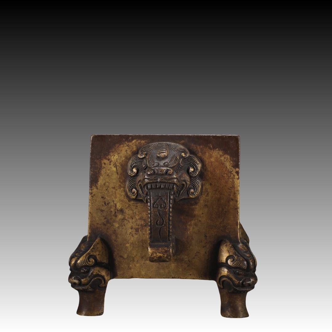 An Exquisite Bronze Double-Ears Censer: An Exquisite Bronze Double-Ears Censer Ming Dynasty, China Xuande Six-character Mark Size:9cmx17.6cm Weight:2100g (The Dimensions Of All Batches Are Manually Measured.If You Need More Detailed Informa