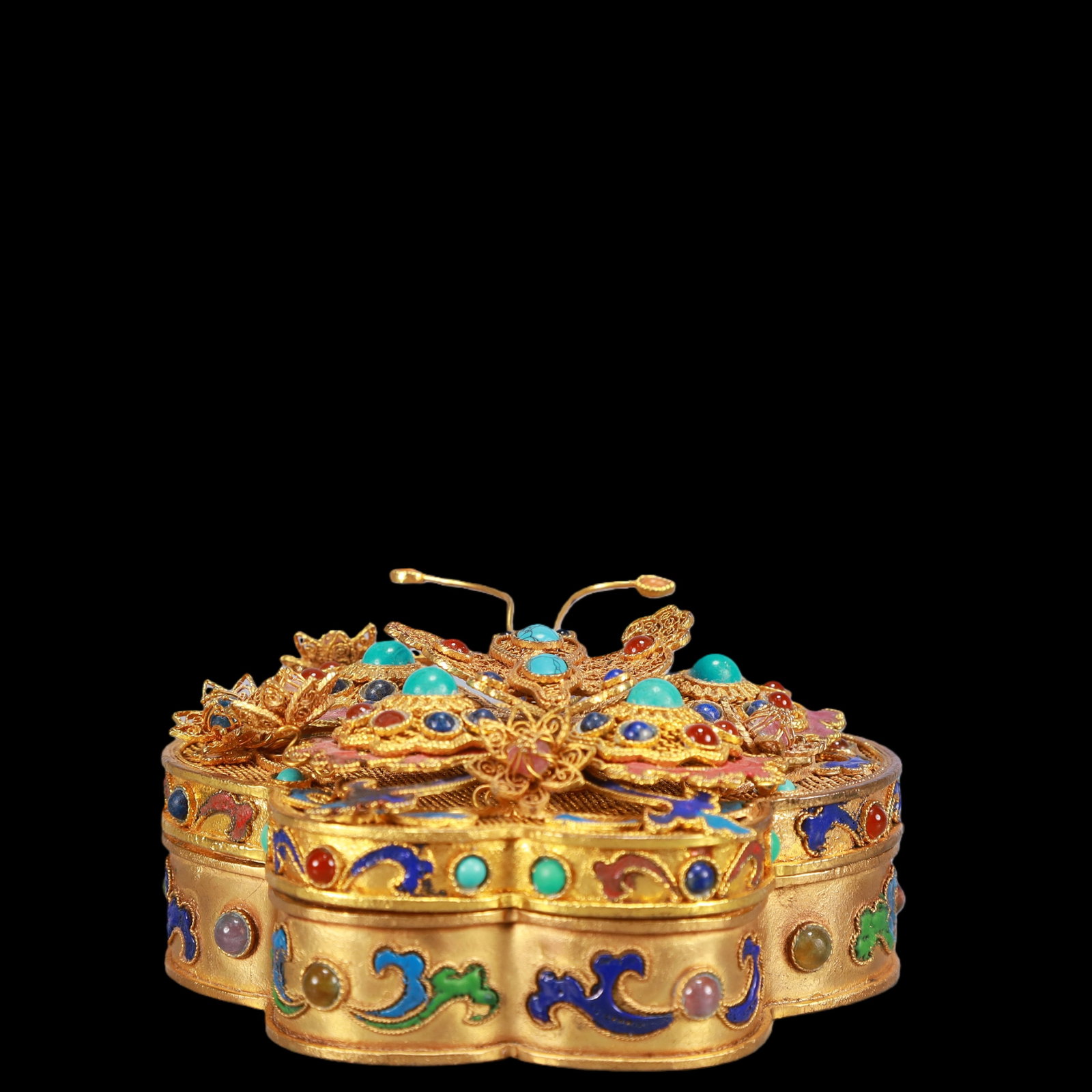 A Exquisite Gilt Bronze Inlaid Gems Box: A Exquisite Gilt Bronze Inlaid Gems Box Qing Dynasty, China Size:11cmx10cmx5cm Weight:200g (The Dimensions Of All Batches Are Manually Measured.If You Need More Detailed Information, Please Contact Ou