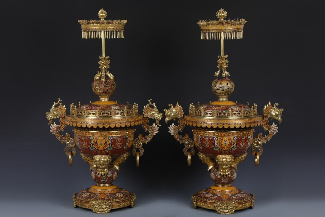 A Pair of Exquisite Cloisonne Lotus Pattern Dragon and Phoenix Pattern Censer: A Pair of Exquisite Cloisonne Lotus Pattern Dragon and Phoenix Pattern Censer Qing Dynasty, China Size:80cmx30cm Weight:20kg (The Dimensions Of All Batches Are Manually Measured.If You Need More Detai