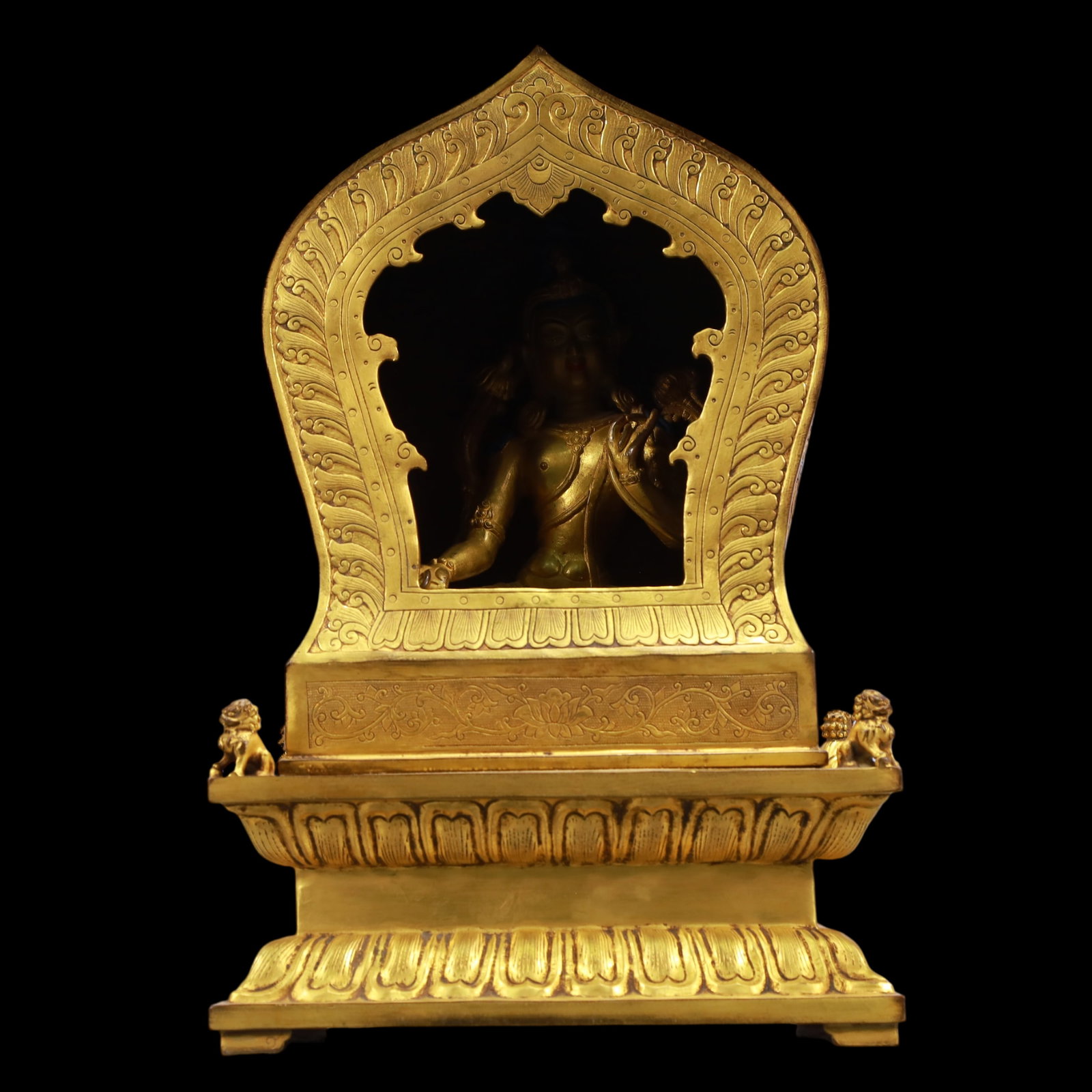 A Exquisite Gilt Bronze Statue of Gautama’s Mother: A Exquisite Gilt Bronze Statue of Gautama’s Mother Ming Dynasty, China Size:20.5cmx15cmx31cm Weight:5150g (The Dimensions Of All Batches Are Manually Measured.If You Need More Detailed Information,