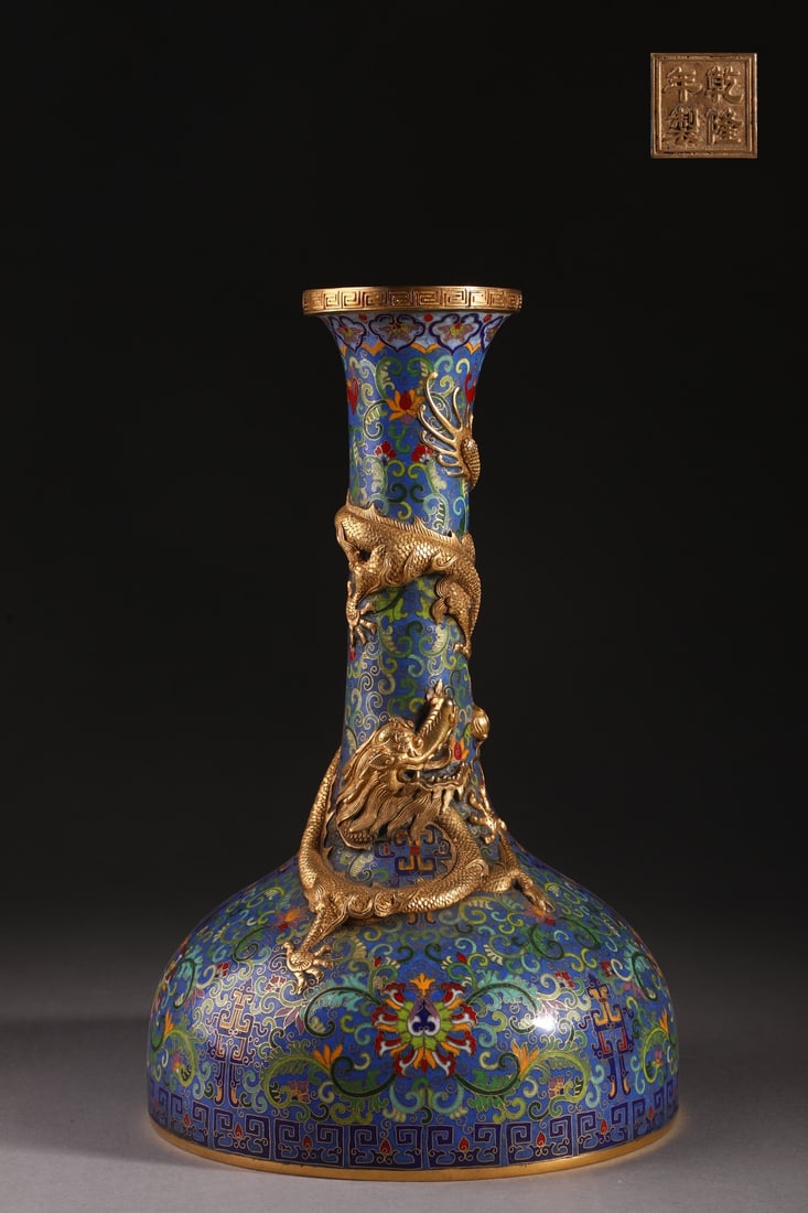 An Exquisite Cloisonne Lotus Pattern Dragon Pattern Vase (1 of 9)