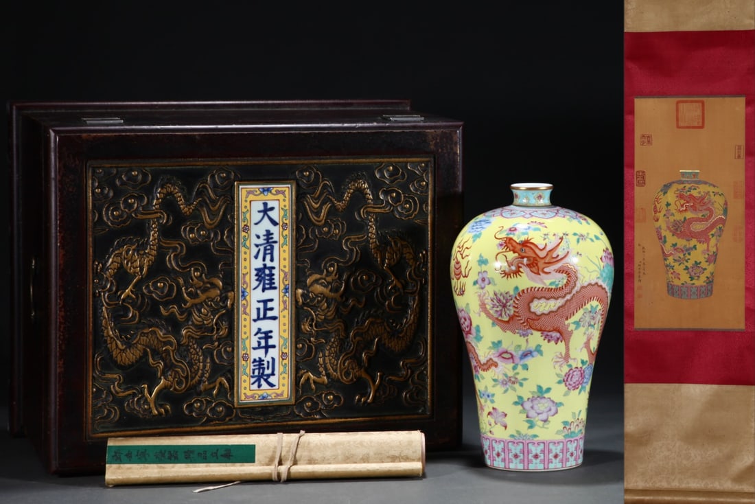 An Exquisite Famille-Rose Painted Gold Flower Pattern Dragon Pattern Vase: An Exquisite Famille-Rose Painted Gold Flower Pattern Dragon Pattern Vase Qing Dynasty, China Yongzheng Six-character Mark Size:33.5cmx19.2cm Without frame Size:62cmx30cm (The Dimensions Of All Batche