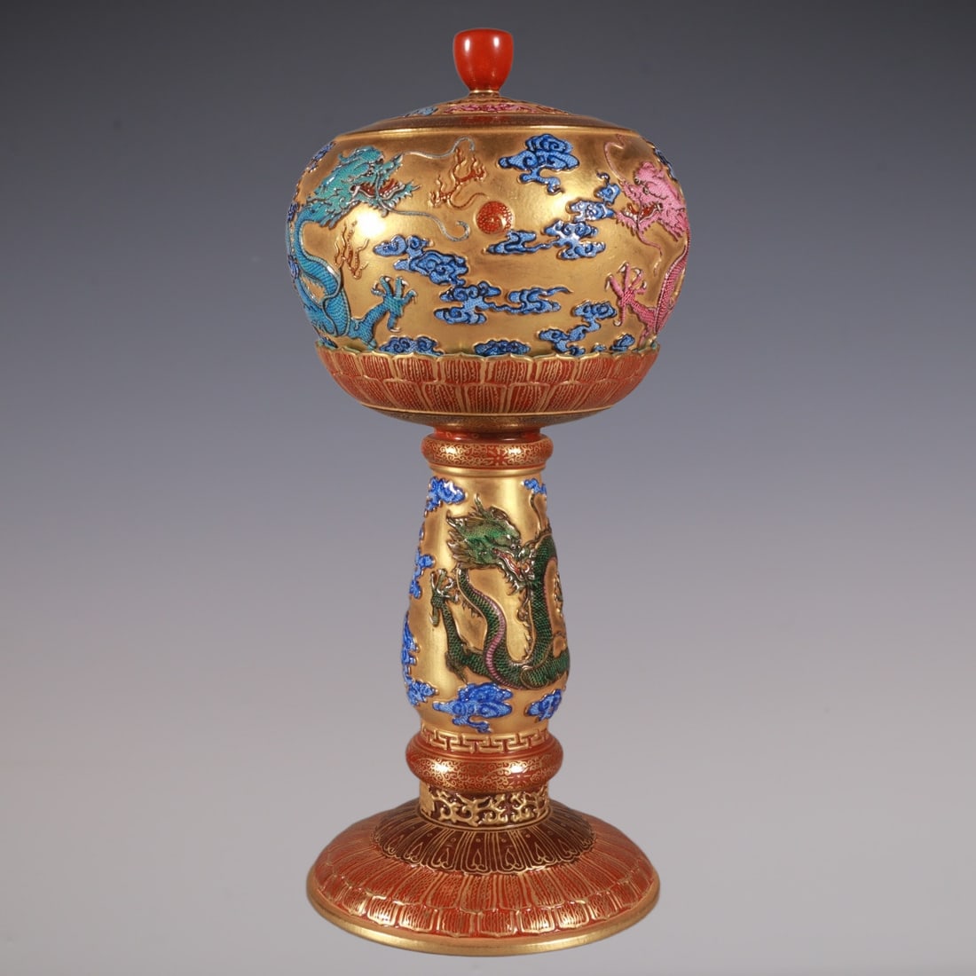 An Exquisite Enamel Dragon Pattern Hatstand: An Exquisite Enamel Dragon Pattern Hatstand Qing Dynasty, China Qianlong Six-character Mark Size:26cmx12cm (The Dimensions Of All Batches Are Manually Measured.If You Need More Detailed Information, P