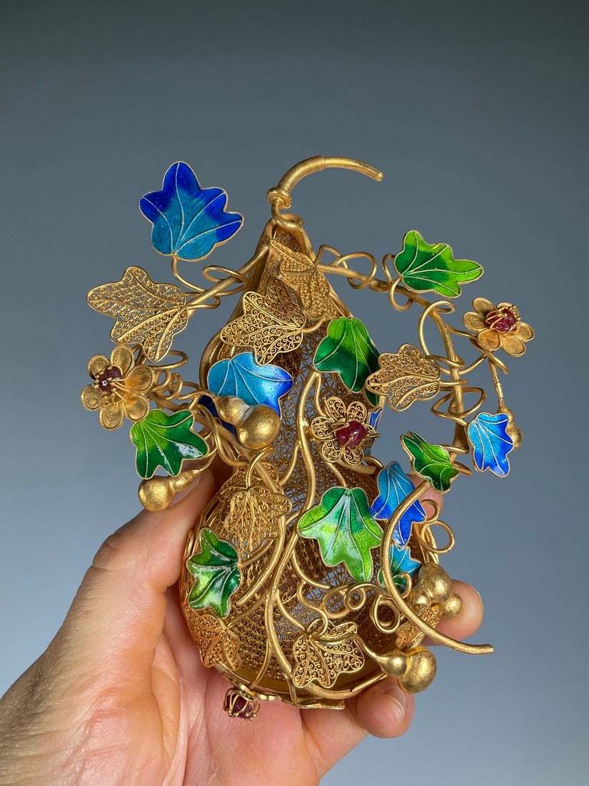 An Exquisite Gilt Silver Flower and Fruit Pattern Gourd Ornament: An Exquisite Gilt Silver Flower and Fruit Pattern Gourd Ornament Qing Dynasty, China Size:13cm Weight:118g (The Dimensions Of All Batches Are Manually Measured.If You Need More Detailed Information,
