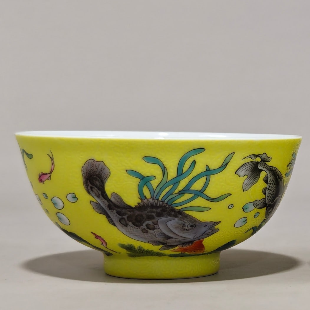 An Exquisite Enamel Fish and Lotus Pattern Cup: An Exquisite Enamel Fish and Lotus Pattern Cup Qing Dynasty, China Yongzheng Six-character Mark Size:4.8cmx9.6cm (The Dimensions Of All Batches Are Manually Measured.If You Need More Detailed Informat