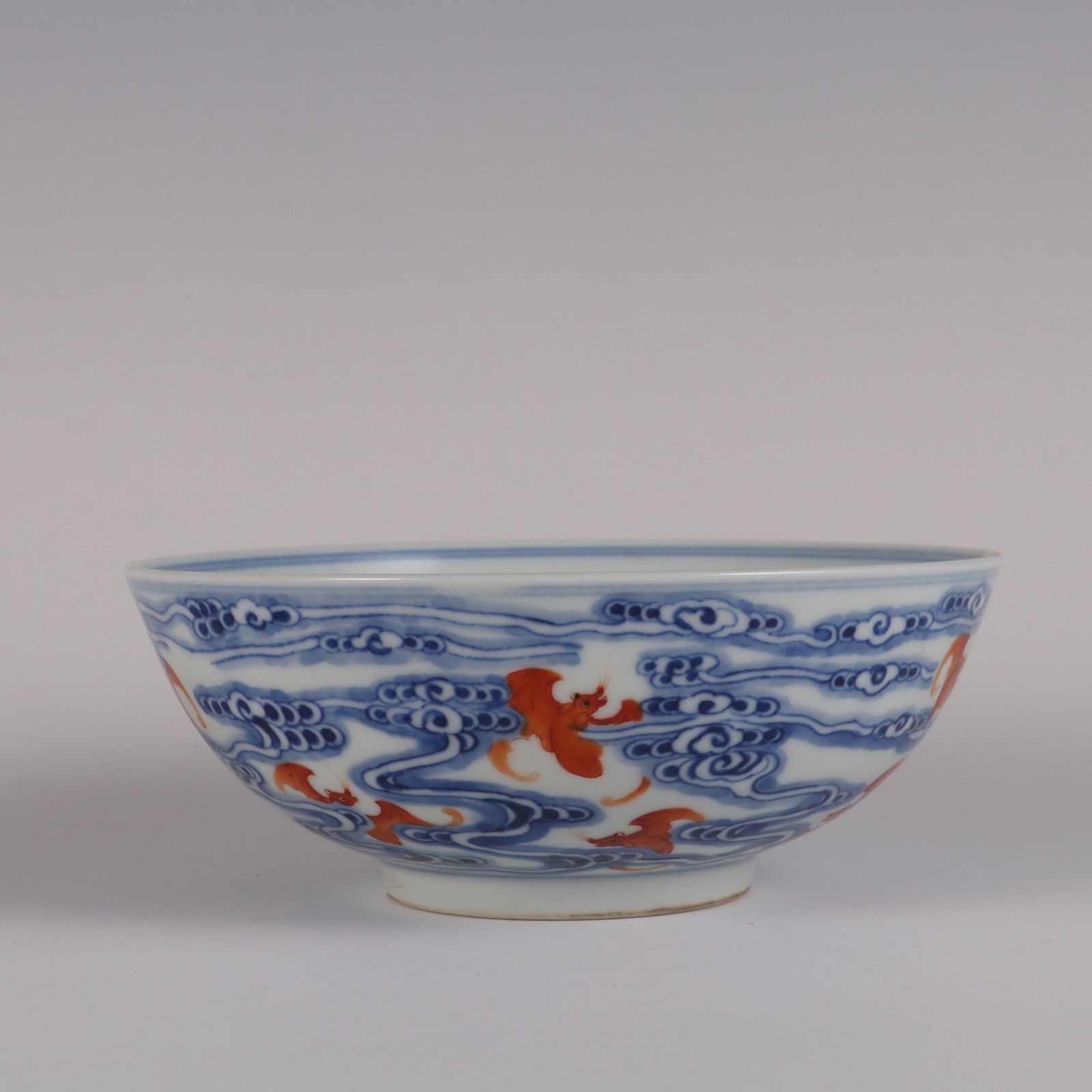 An Exquisite Blue and White Iron-Red Bats and Peach Pattern Bowl: An Exquisite Blue and White Iron-Red Bats and Peach Pattern Bowl Qing Dynasty, China Size:6cmx15cm (The Dimensions Of All Batches Are Manually Measured.If You Need More Detailed Information, Please Co