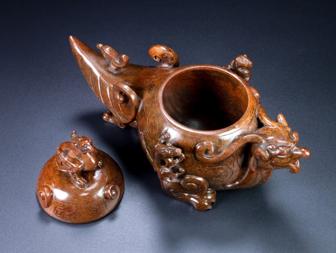 An Exquisite White Jade Dragon and Phoenix Pattern Ewer: An Exquisite White Jade Dragon and Phoenix Pattern Ewer Han Dynasty, China Size:16.2cmx25.3cmx13.8cm Weight:1.52kg (The Dimensions Of All Batches Are Manually Measured.If You Need More Detailed Inform