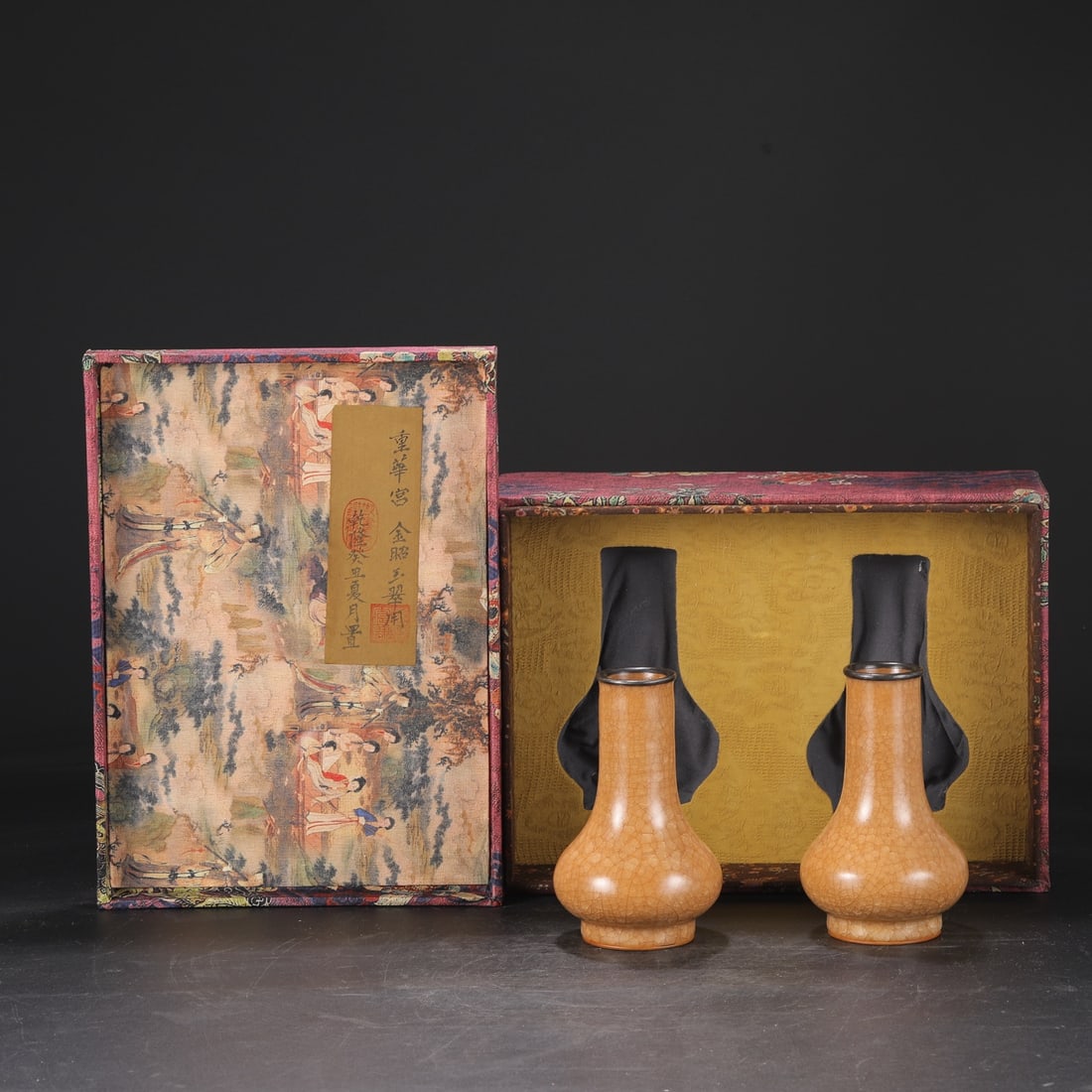 A Pair of Exquisite Guan yao Yellow Glazed Vase: A Pair of Exquisite Guan yao Yellow Glazed Vase Song Dynasty, China Size:16cmx9cm (The Dimensions Of All Batches Are Manually Measured.If You Need More Detailed Information, Please Contact Our Custome