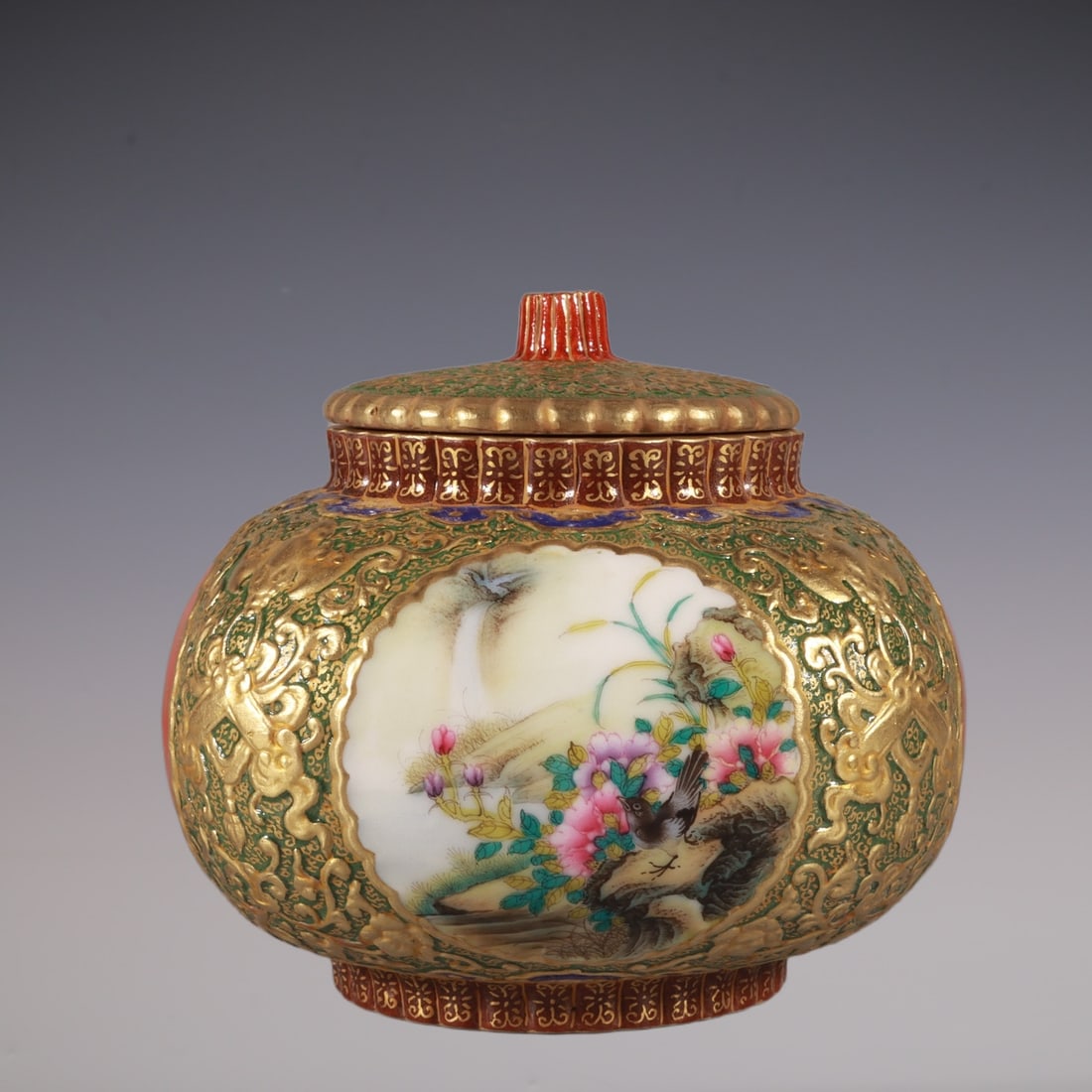An Exquisite Enamel Green Ground Painted Gold Flower and Bird Pattern with poem Tea Caddy: An Exquisite Enamel Green Ground Painted Gold Flower and Bird Pattern with poem Tea Caddy Qing Dynasty, China Qianlong Six-character Mark Size:10.5cmx11.5cm (The Dimensions Of All Batches Are Manually