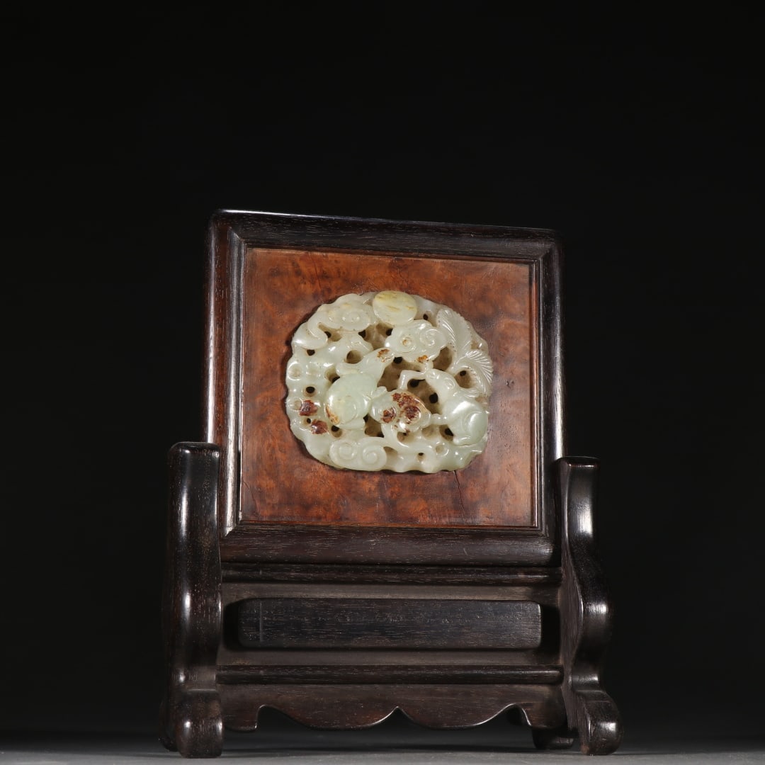 An Exquisite Zitanwood Inlaid White Jade Rabbit Pattern Screen: An Exquisite Zitanwood Inlaid White Jade Rabbit Pattern Screen Qing Dynasty, China Size:17cmx13.7cm Weight:288.4g (The Dimensions Of All Batches Are Manually Measured.If You Need More Detailed Informa