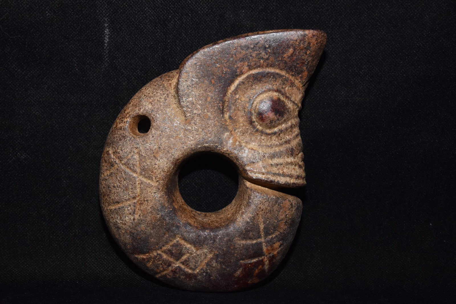 An Exquisite Hemo Jade 'Boar& Dragon' Ornament: An Exquisite Hemo Jade 'Boar& Dragon' Ornament Hongshan Culture Size:12.5cmx16cm Weight:990g (The Dimensions Of All Batches Are Manually Measured.If You Need More Detailed Information, Please Contact 