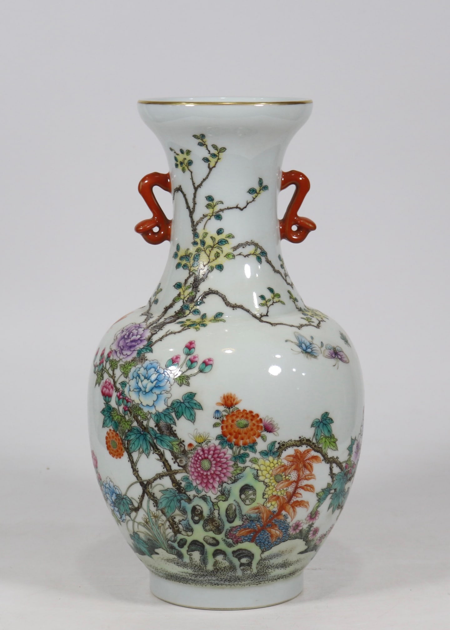 An Exquisite Famille-Rose Flower and Butterfly Pattern with poem Double-Ears Vase: An Exquisite Famille-Rose Flower and Butterfly Pattern with poem Double-Ears Vase Qing Dynasty, China Qianlong Six-character Mark Size:35cmx18.5cm (The Dimensions Of All Batches Are Manually Measured.