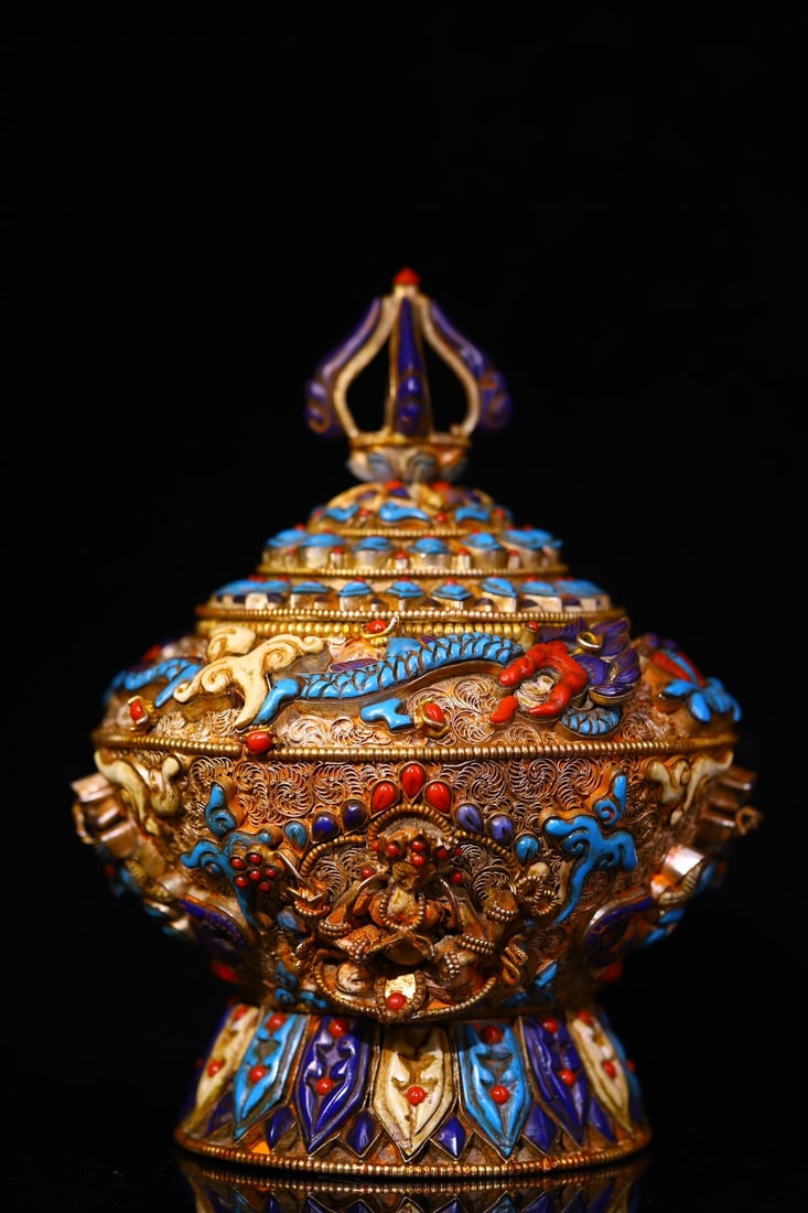 An Exquisite Silver Inlaid Gems Stone Jar: An Exquisite Silver Inlaid Gems Stone Jar Qing Dynasty, China Size:23cmx18cm Weight:1550g (The Dimensions Of All Batches Are Manually Measured.If You Need More Detailed Information, Please Contact Our