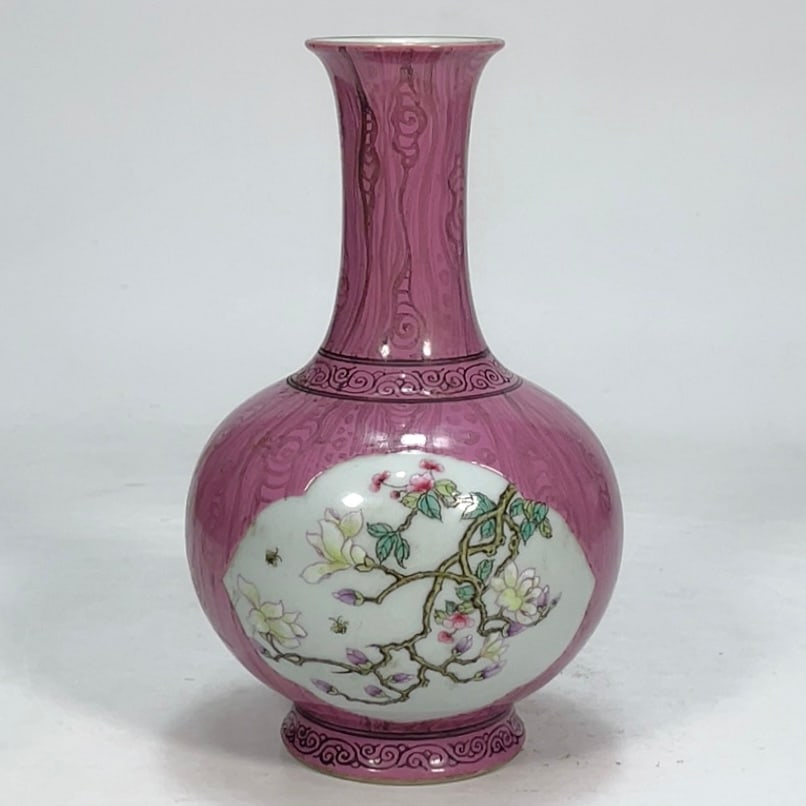 An Exquisite Famille-Rose Flower and Butterfly Pattern Vase: An Exquisite Famille-Rose Flower and Butterfly Pattern Vase Qing Dynasty, China Yongzheng Six-character Mark Size:19.8cm (The Dimensions Of All Batches Are Manually Measured.If You Need More Detailed 