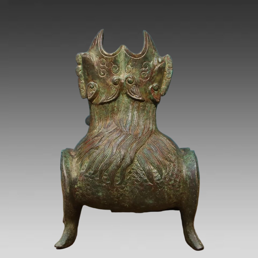 A bronze special-shaped cup (1 of 9)